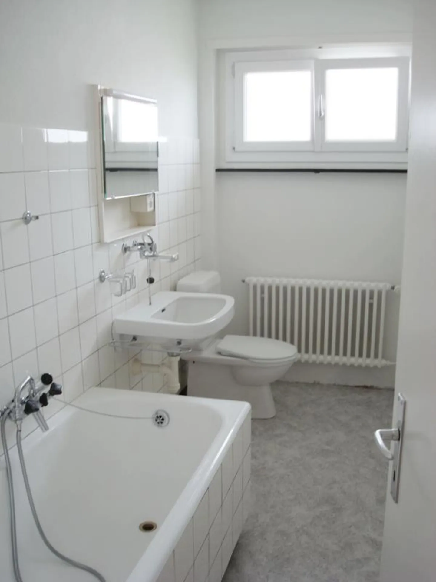 Charming and spacious apartment in a central location - Photo 4 of 6