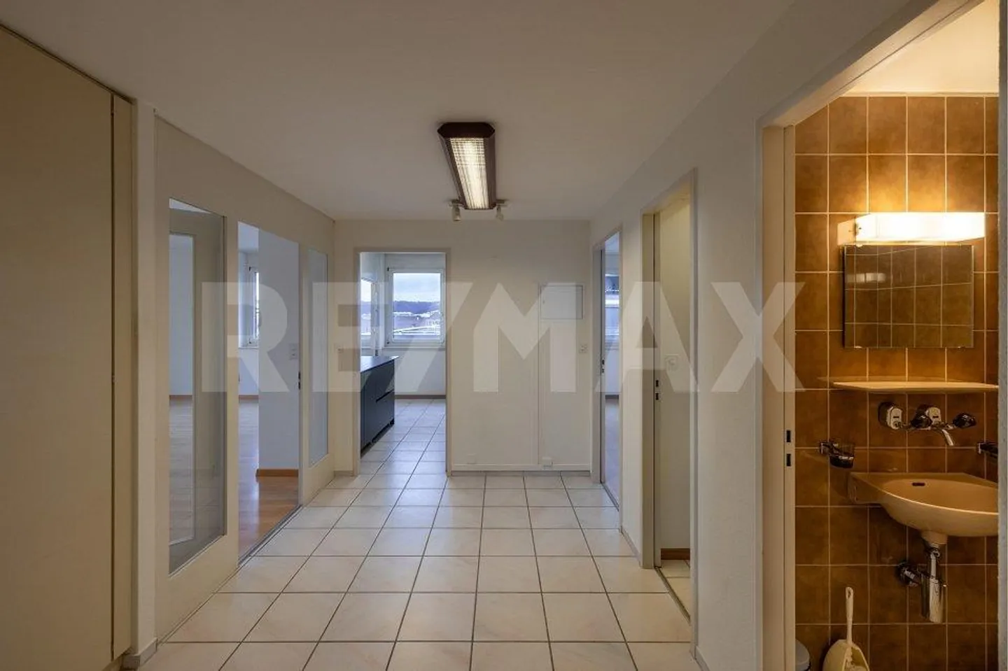 Appartamento 2.5 stanze nel cuore di Pratteln - Foto 10 di 13