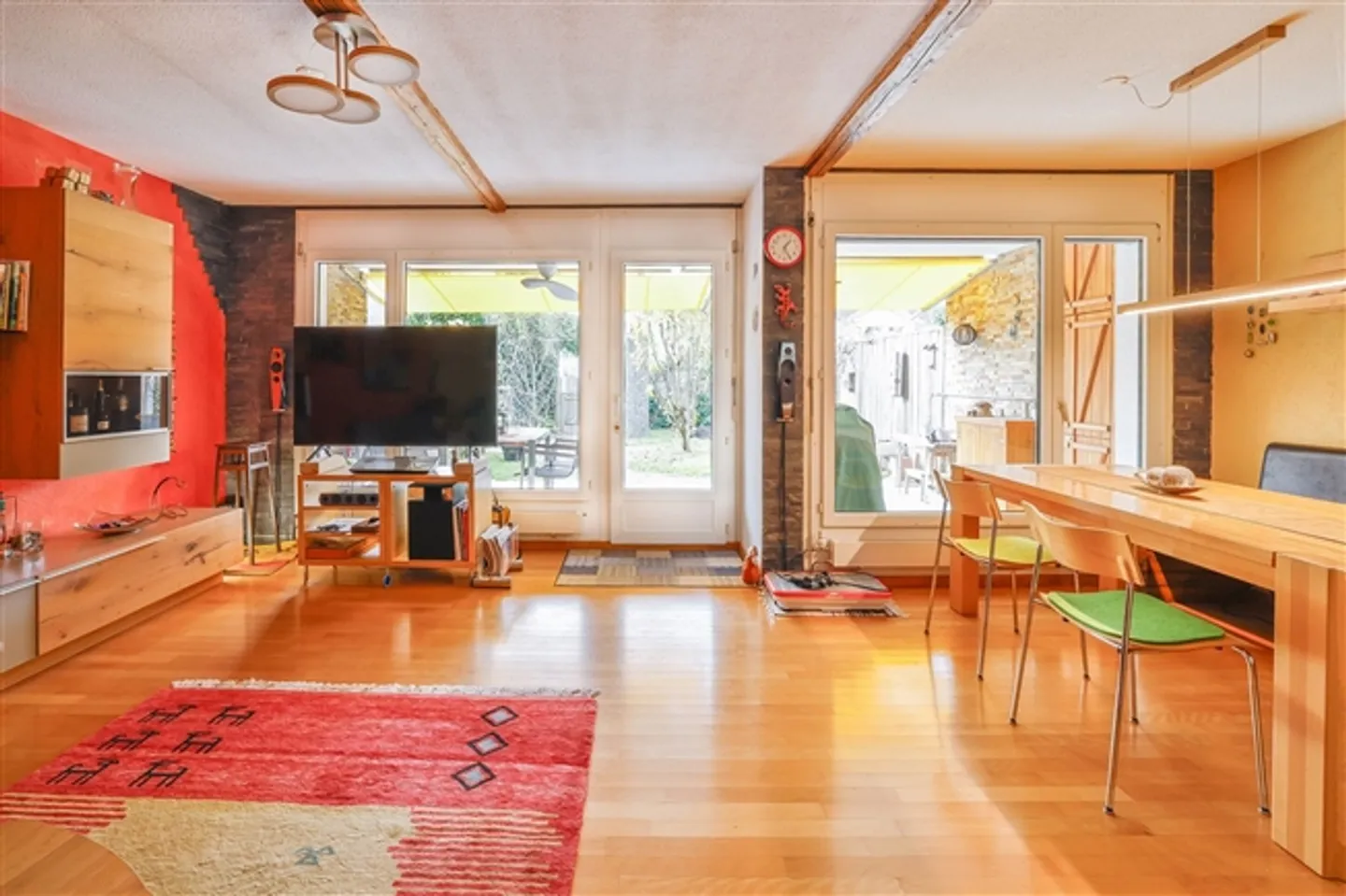 Goditi il giardino soleggiato e la posizione tranquilla. - Foto 10 di 13