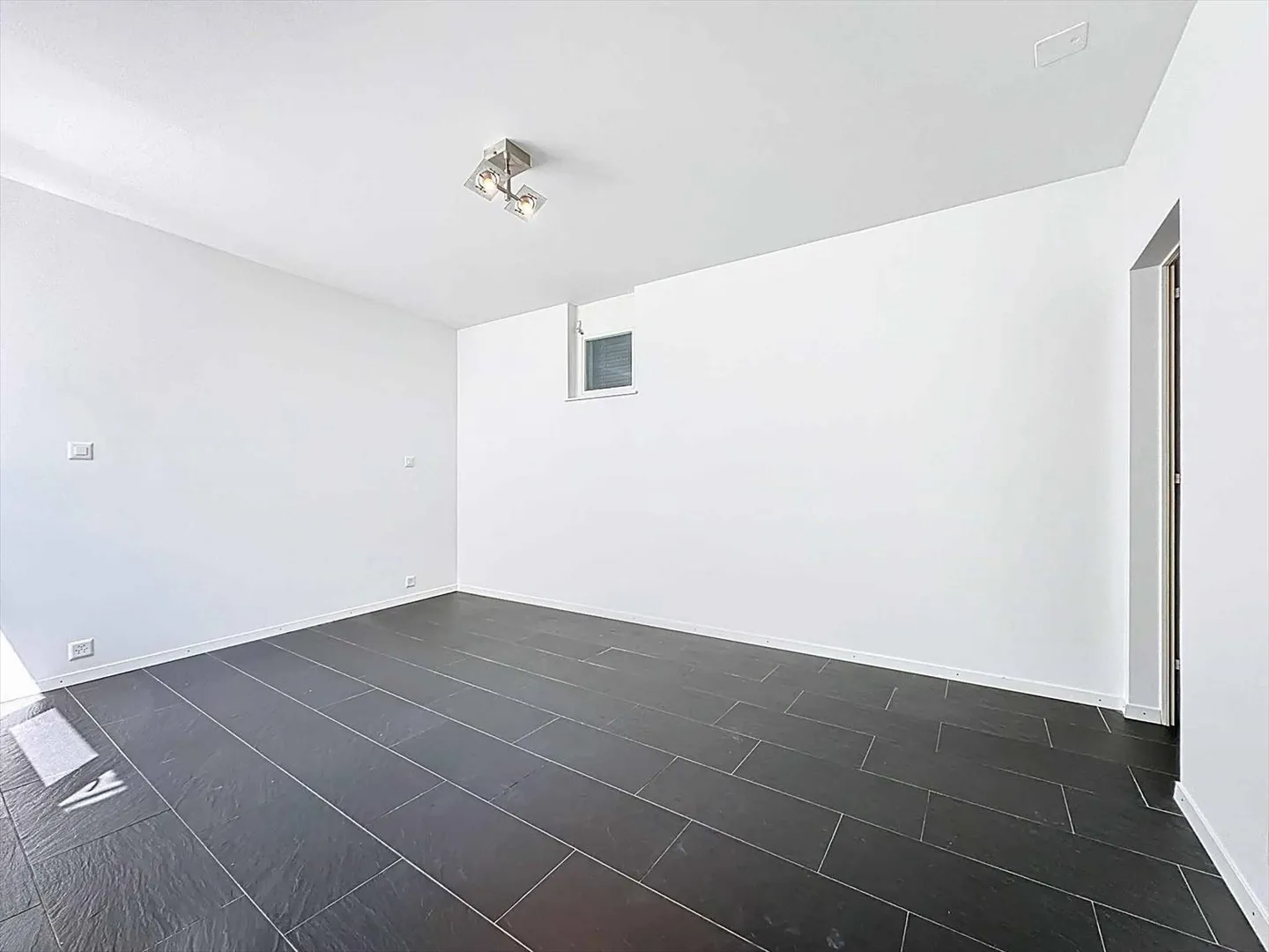 Angrenzendes Haus 5.5 Zimmer - Foto 9 von 13