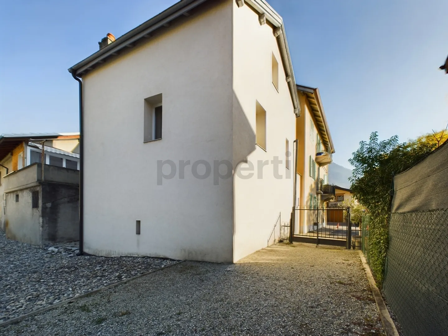 Charmantes Einfamilienhaus mit 3,5 Zimmern in Sierre - ideal als Ferienhaus oder Zweitwohnsitz - Foto 2 von 8