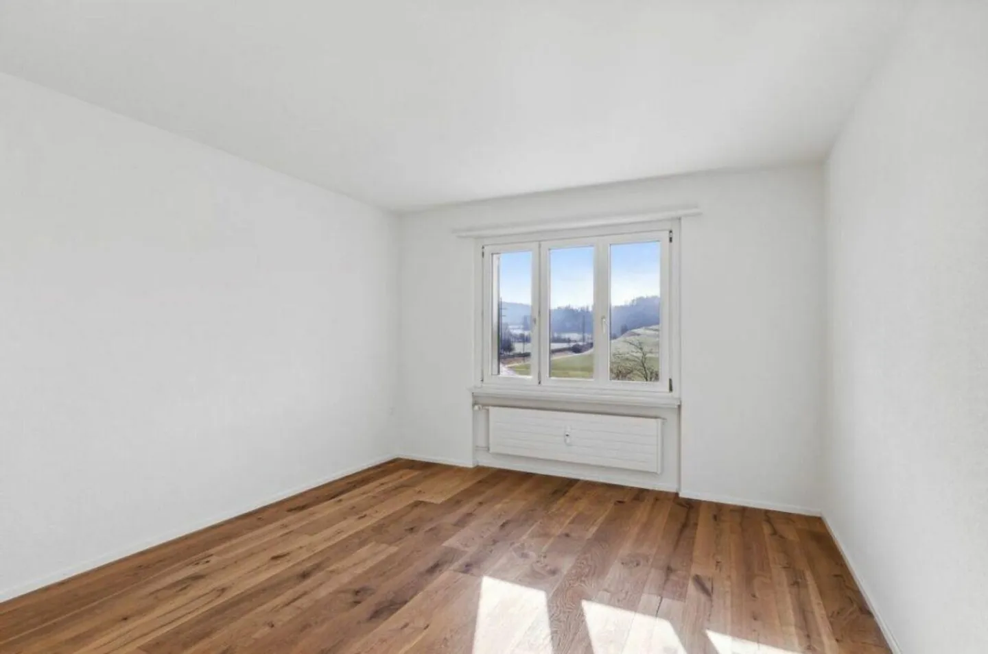 Renovated 3.5-room apartment with charm in a central location - Photo 2 of 5