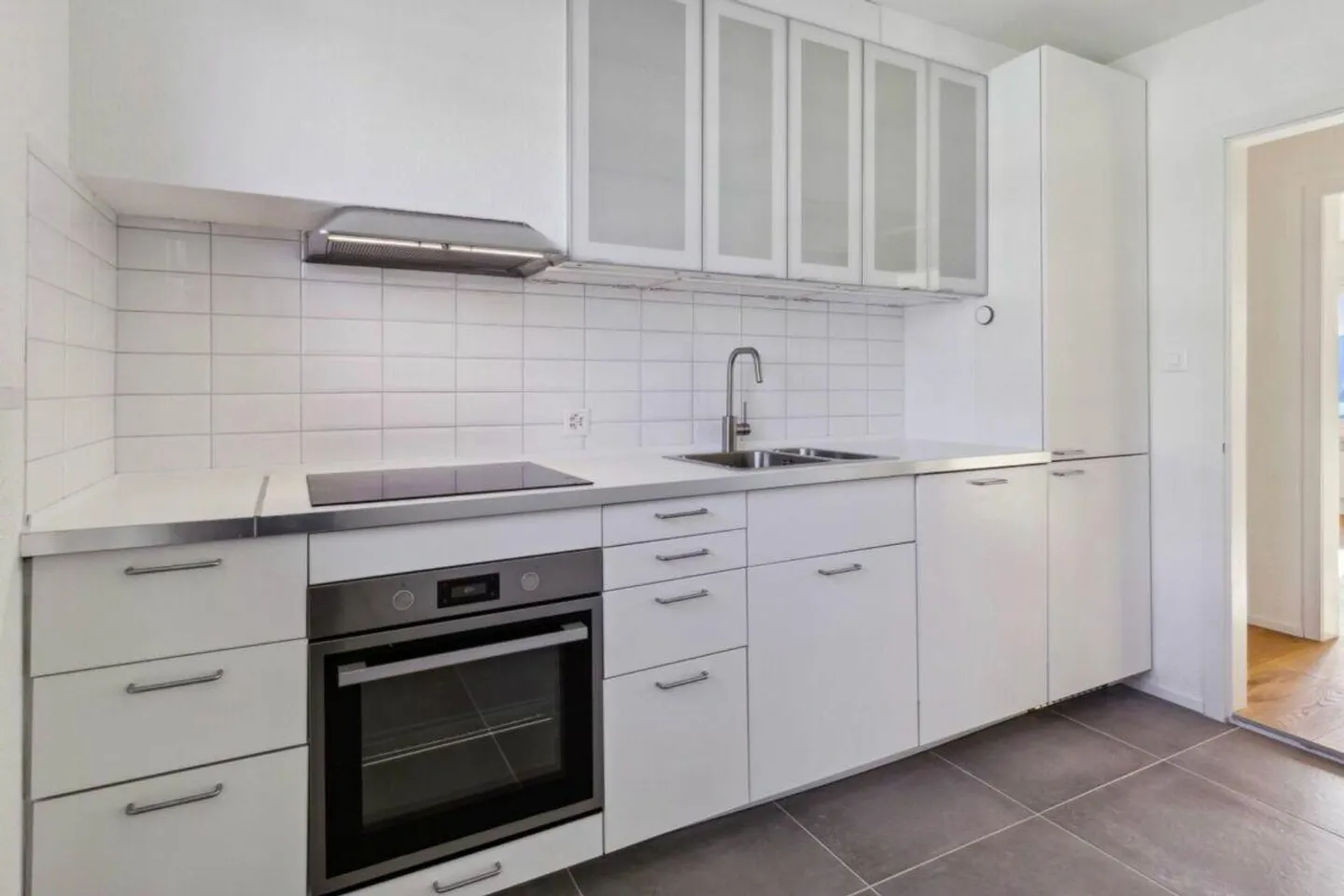 Renovated 3.5-room apartment with charm in a central location - Photo 4 of 5
