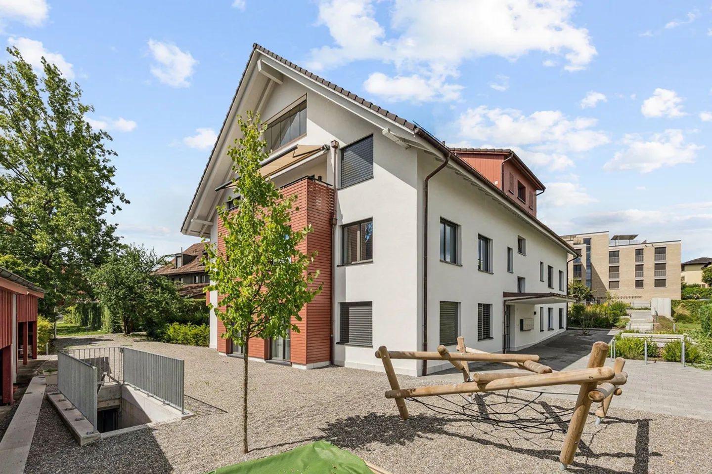 Modern und zentral - 3.5-Zimmer-Wohnung inklusiv Hobbyraum in gepfl... - Photo 1 sur 13