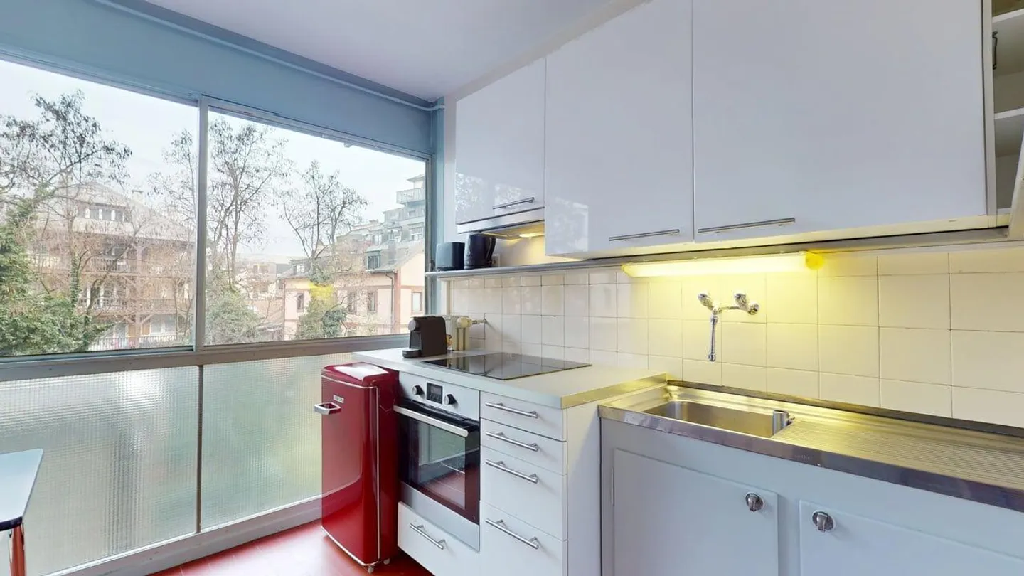 Elegant Studio in Le Corbusier Building - Photo 4 of 7