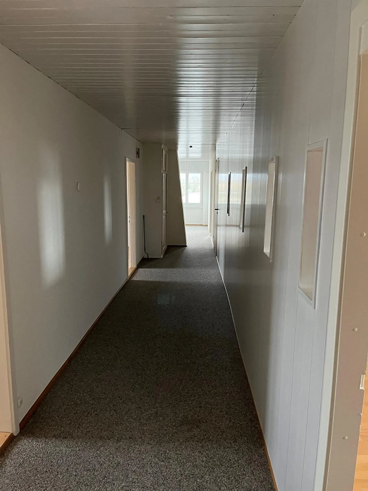 Spacious 4.5-room attic apartment in the heart of Augst - Photo 2 of 9