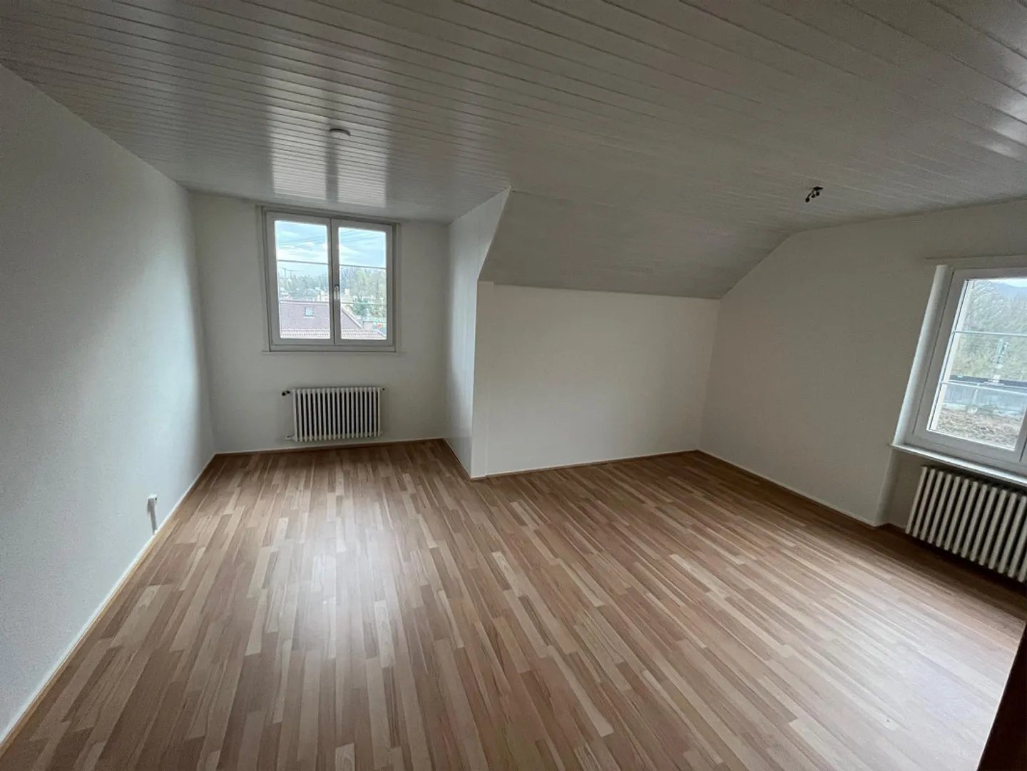Spacious 4.5-room attic apartment in the heart of Augst - Photo 6 of 9