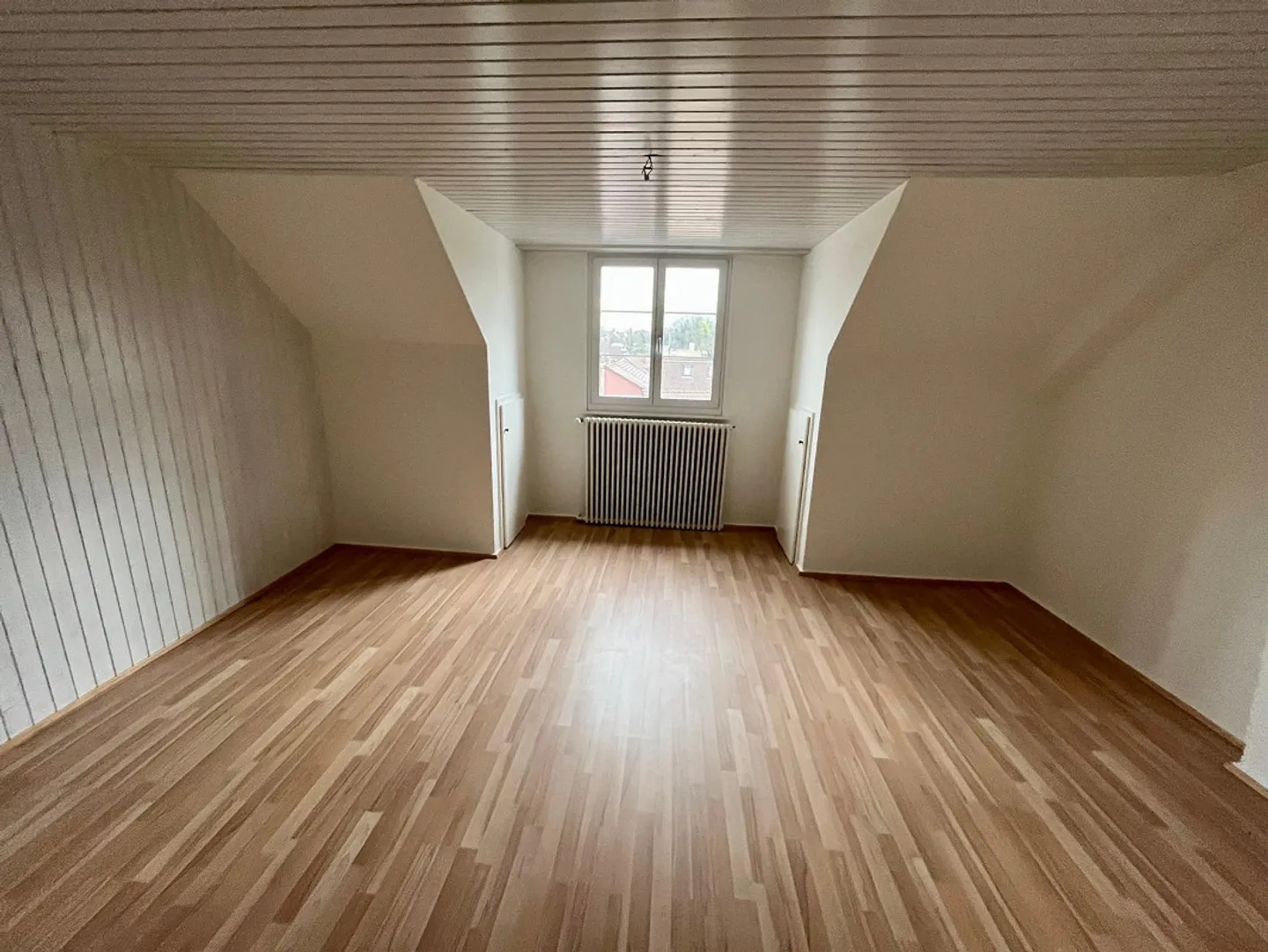 Spacious 4.5-room attic apartment in the heart of Augst - Photo 7 of 9