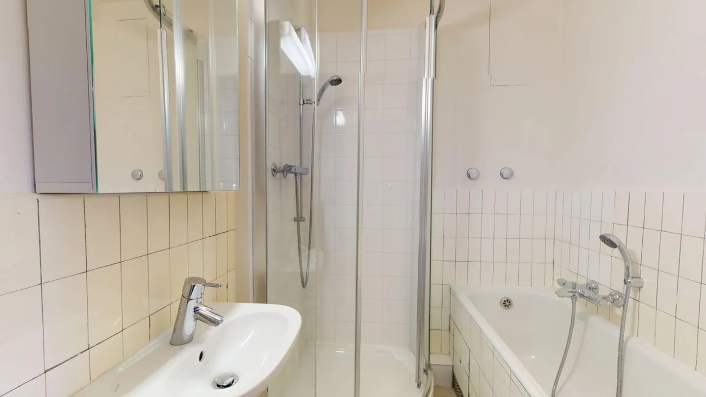 Elegant Studio in Le Corbusier Building - Photo 6 of 7