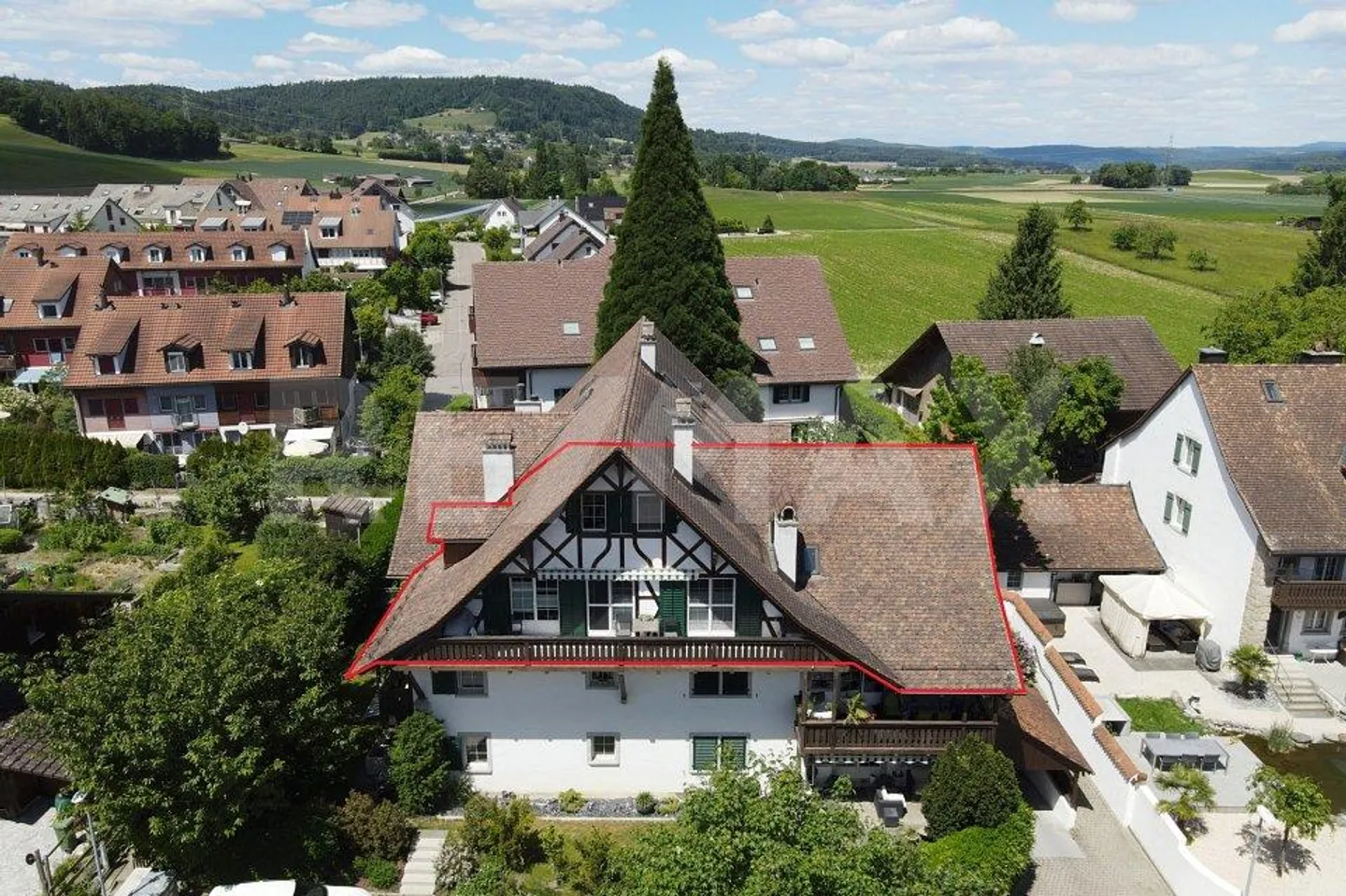 Moderno appartamento duplex di 5,5 stanze in una casa Riegel idilliaca con 2 posti auto in garage - Foto 1 di 13