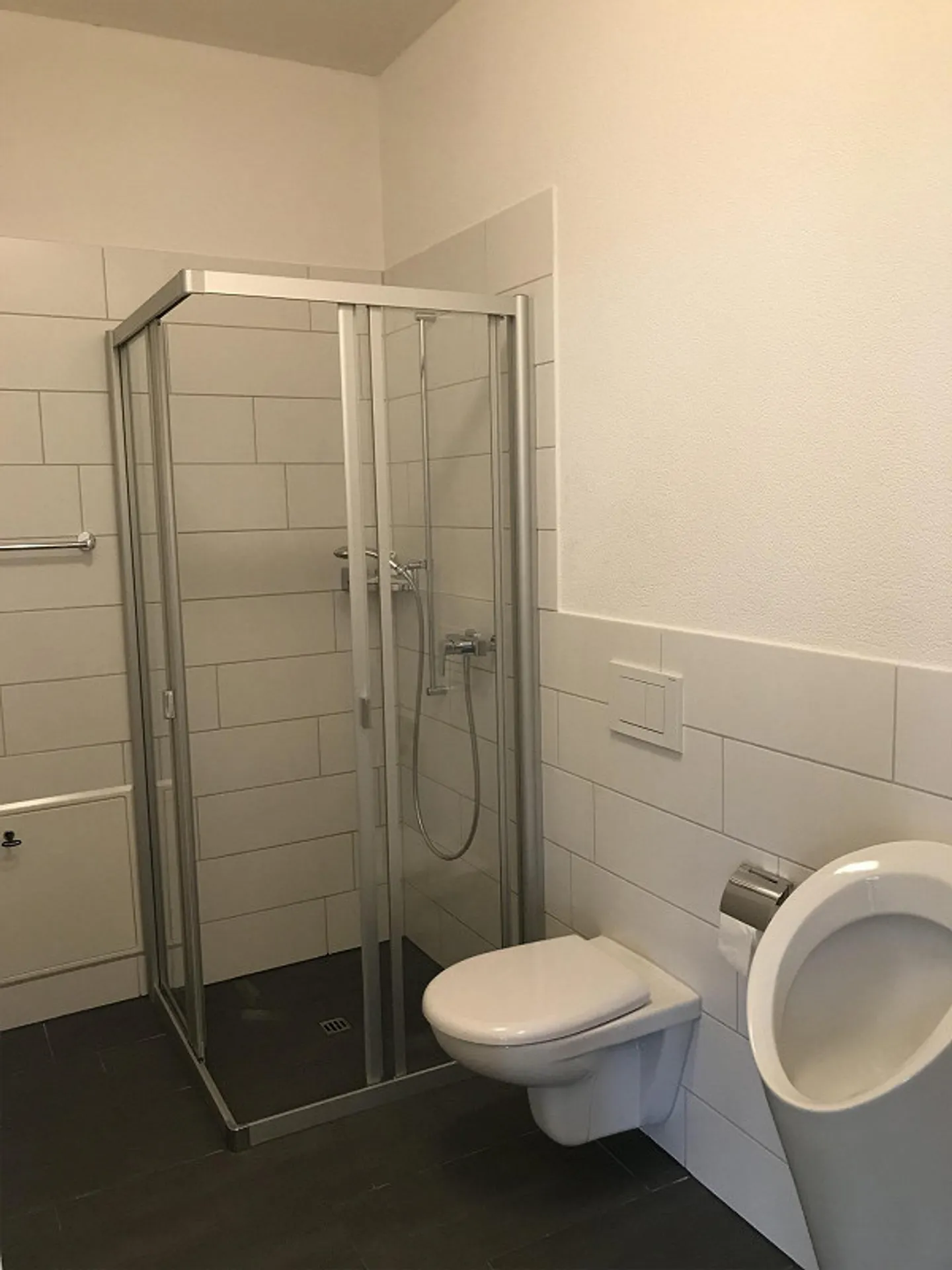 Moderne Geschäftsfläche an bester Lage in Regensdorf - Foto 4 von 5