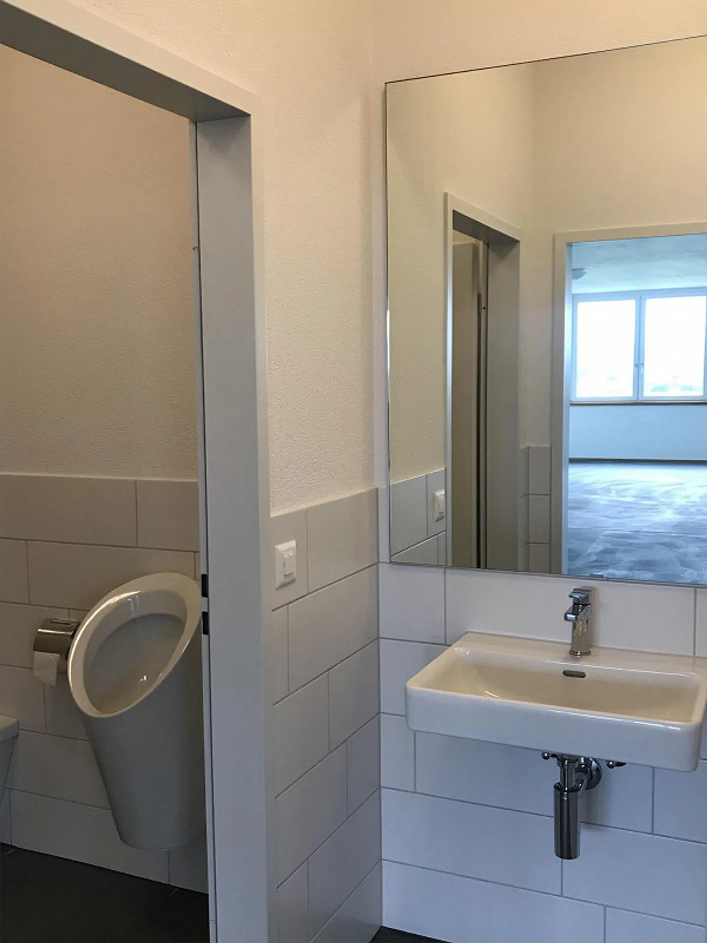 Moderne Geschäftsfläche an bester Lage in Regensdorf - Foto 5 von 5