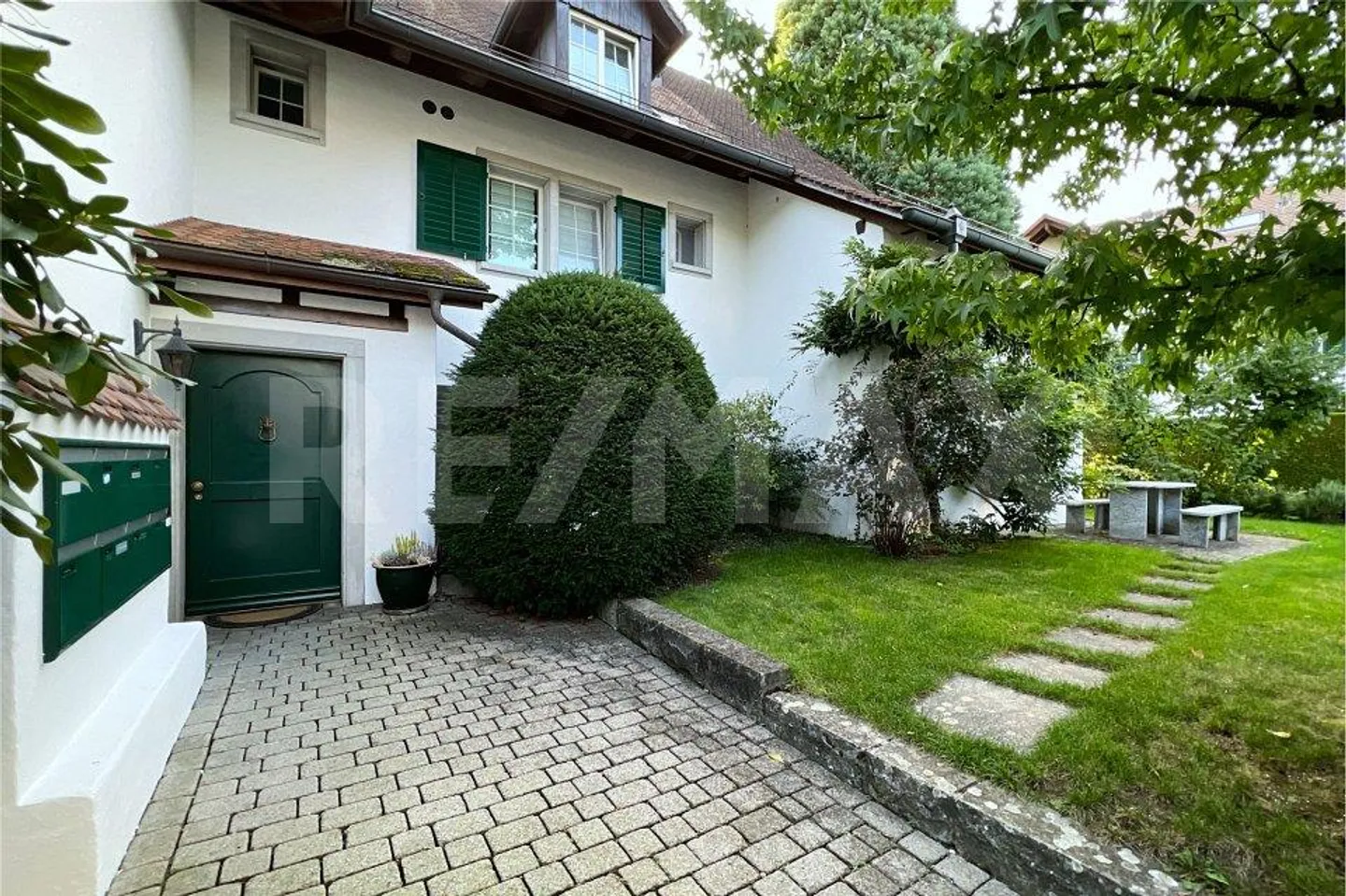 Moderno appartamento duplex di 5,5 stanze in una casa Riegel idilliaca con 2 posti auto in garage - Foto 9 di 13