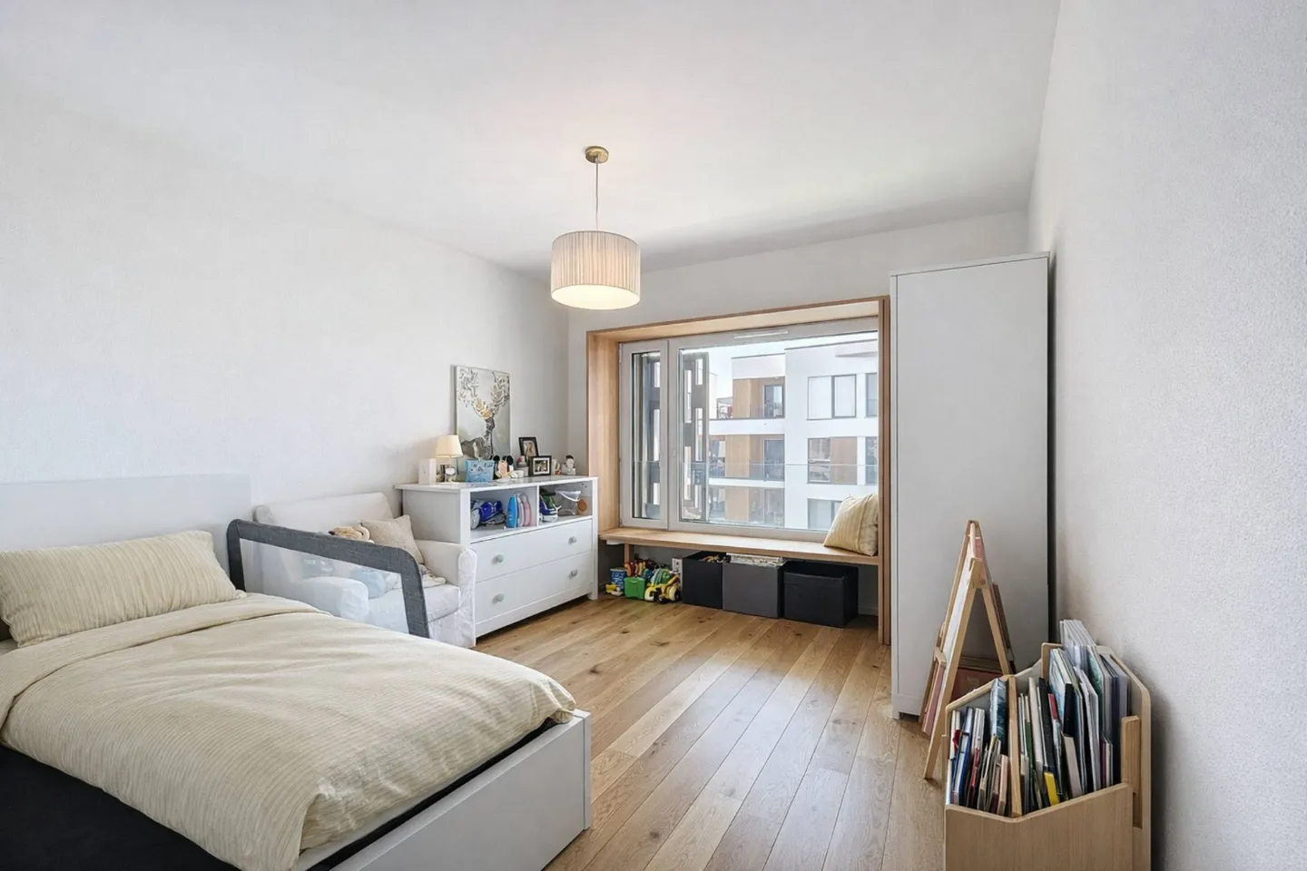 Contemporary duplex in the heart of an award-winning eco-district - Photo 7 of 11