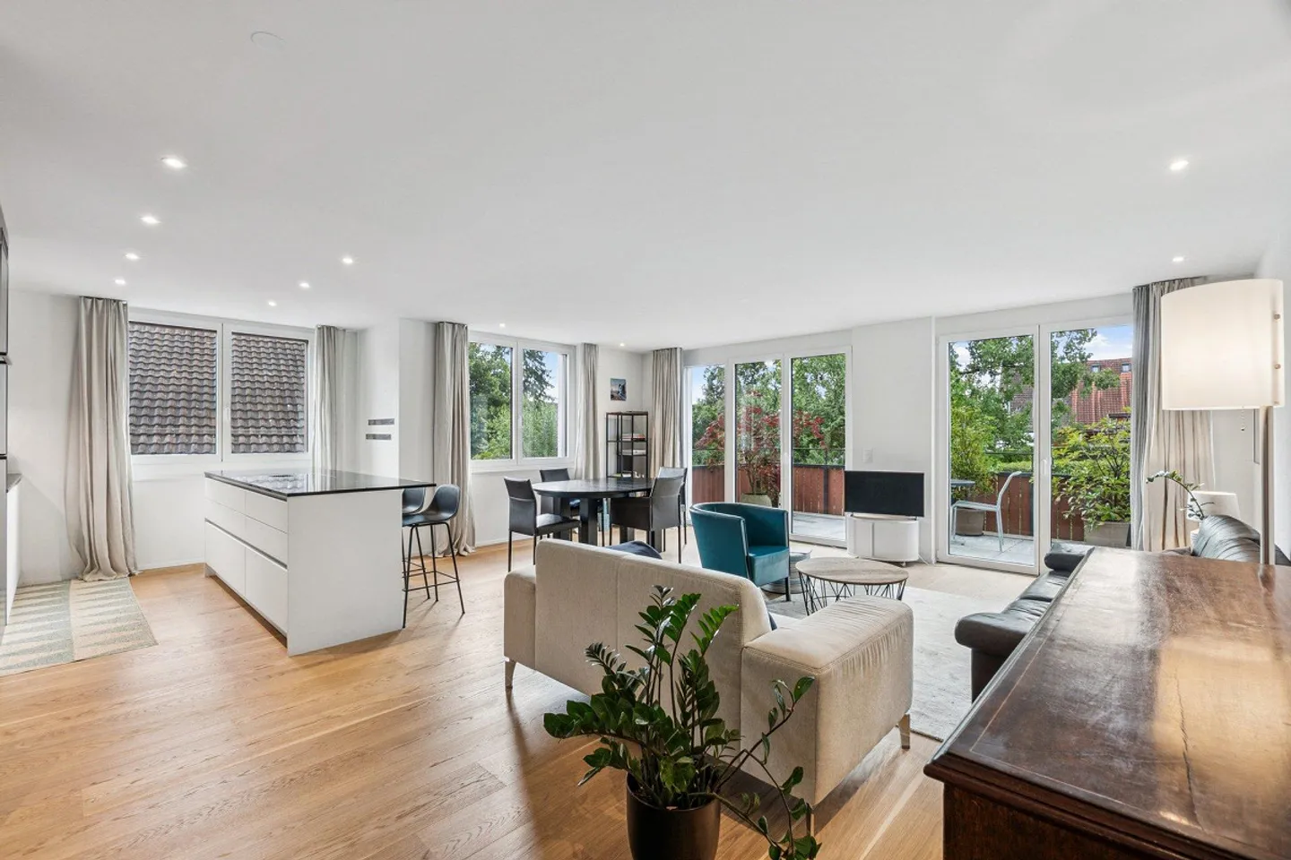 Modern und zentral - 3.5-Zimmer-Wohnung inklusiv Hobbyraum in gepfl... - Photo 2 sur 13