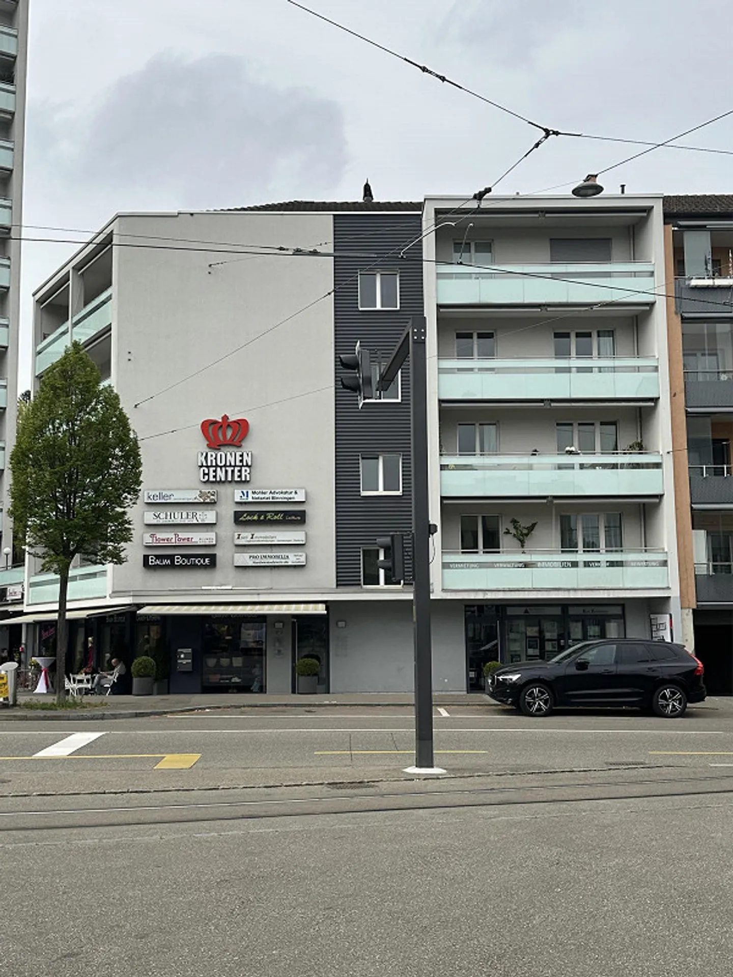 Appartement lumineux de 3 pièces avec balcon dans un emplacement central à Binningen (recherche d'un nouveau locataire à partir du 01.06.2026) - Photo 2 sur 2