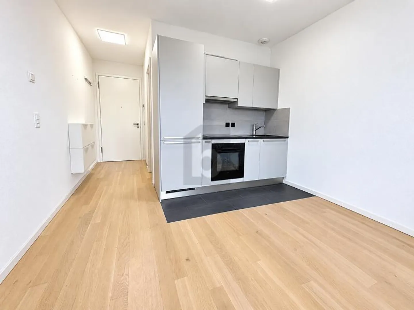 LIVING WITH A CLEAR VIEW - Photo 2 of 4