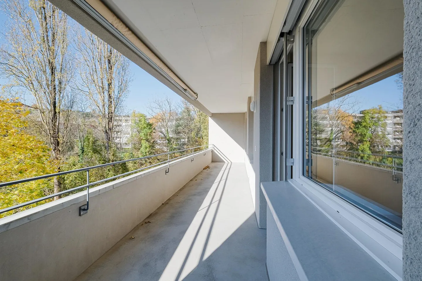 Appartement spacieux de 4,5 pièces dans un quartier calme - Photo 4 sur 11