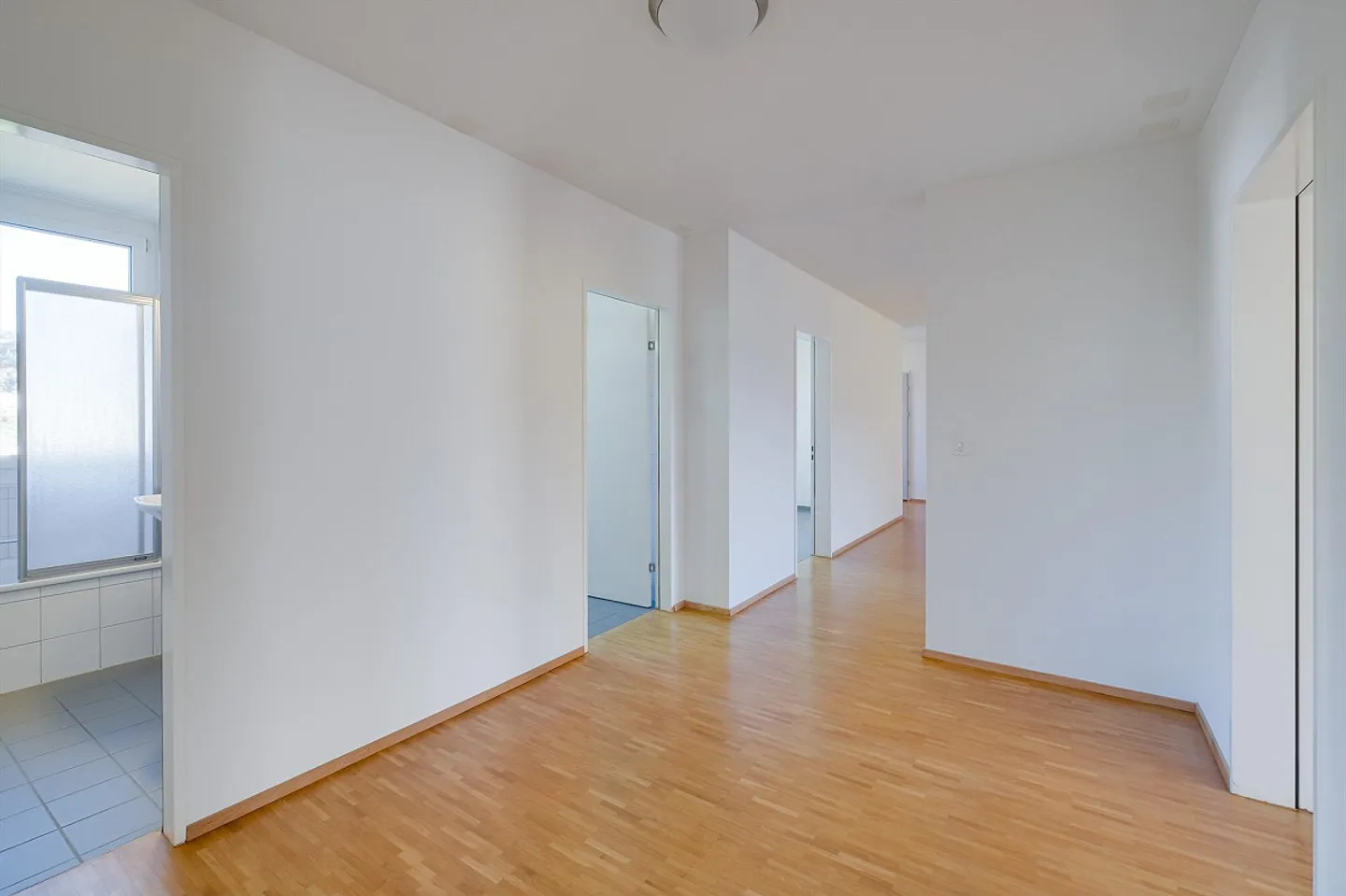 Appartement spacieux de 4,5 pièces dans un quartier calme - Photo 5 sur 11