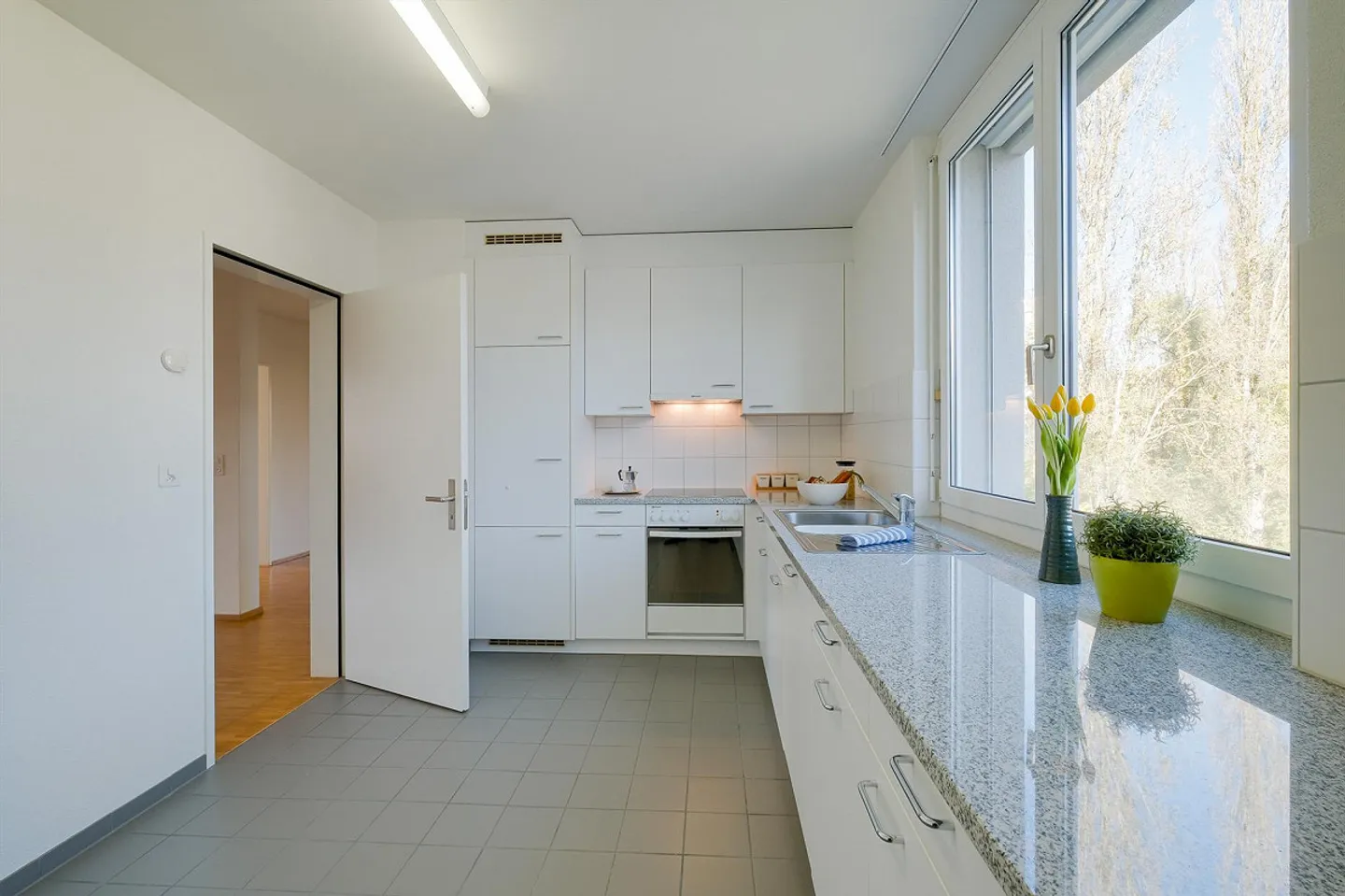 Appartement spacieux de 4,5 pièces dans un quartier calme - Photo 7 sur 11