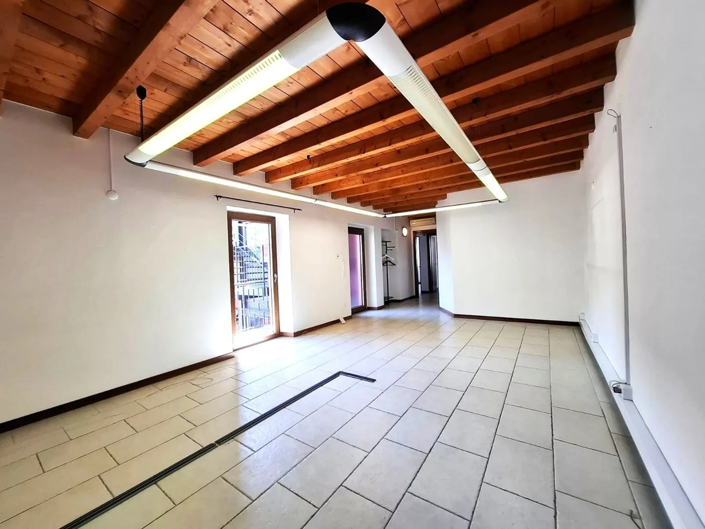 Vivere di lusso a Chiasso, nel Canton Ticino - Pratica soluzione da 250m2 - Foto 7 di 13