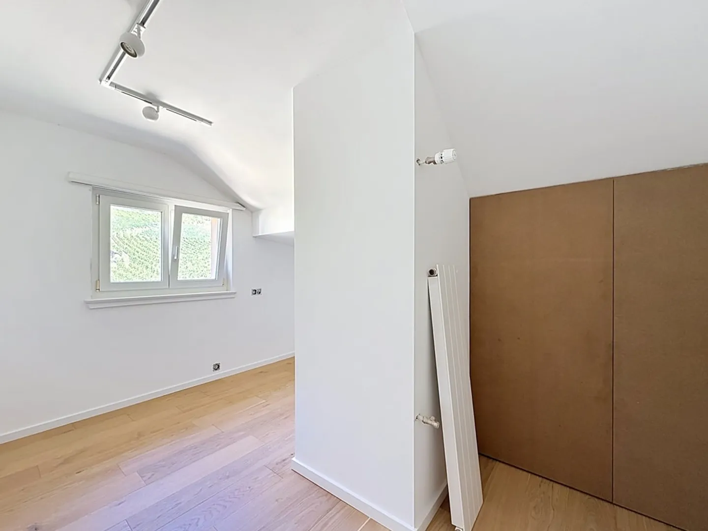 Proprietà familiare ai margini dei vigneti con permesso di costruzione per 2 ville - Foto 14 di 22
