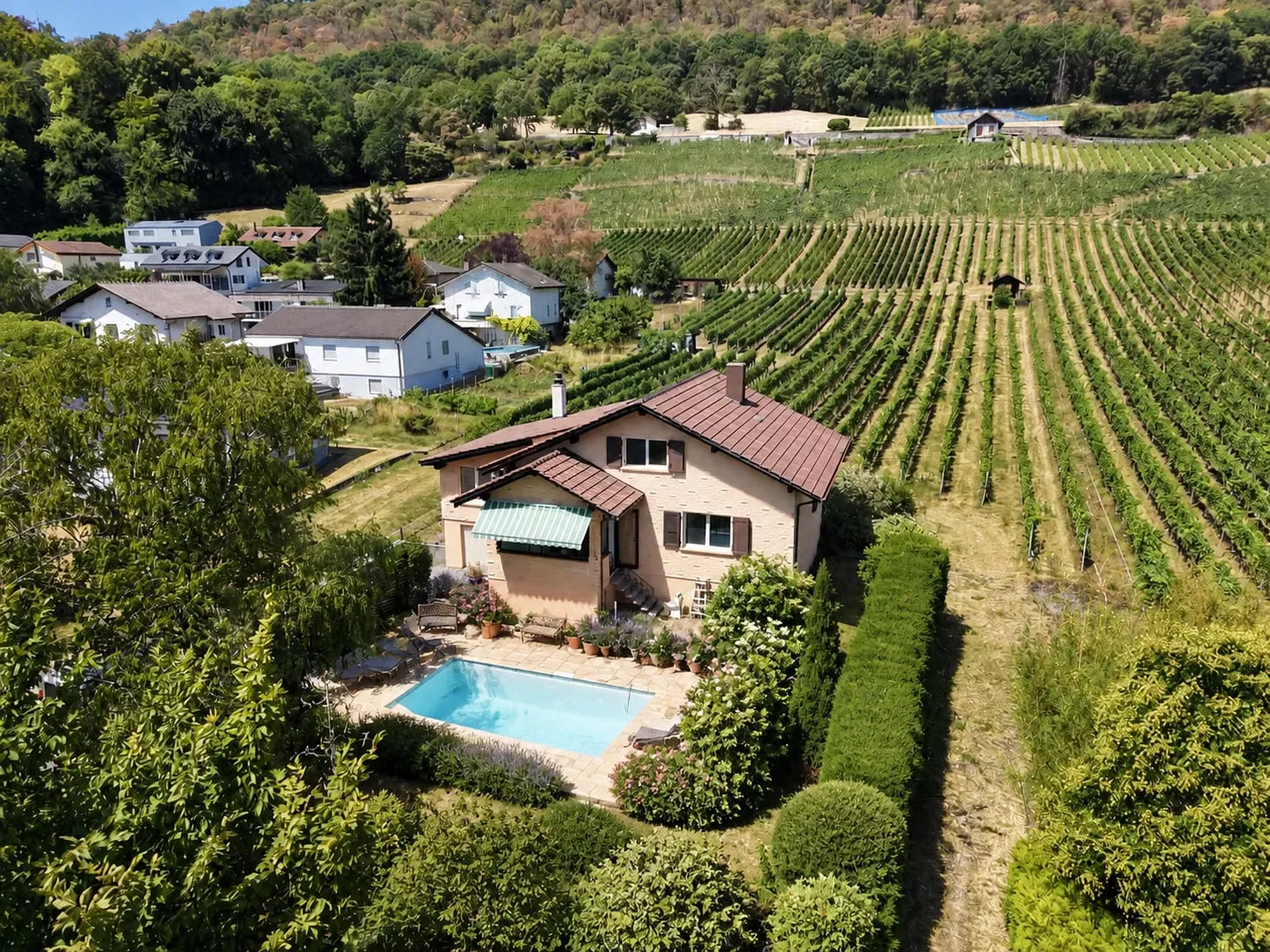 Proprietà familiare ai margini dei vigneti con permesso di costruzione per 2 ville - Foto 1 di 22