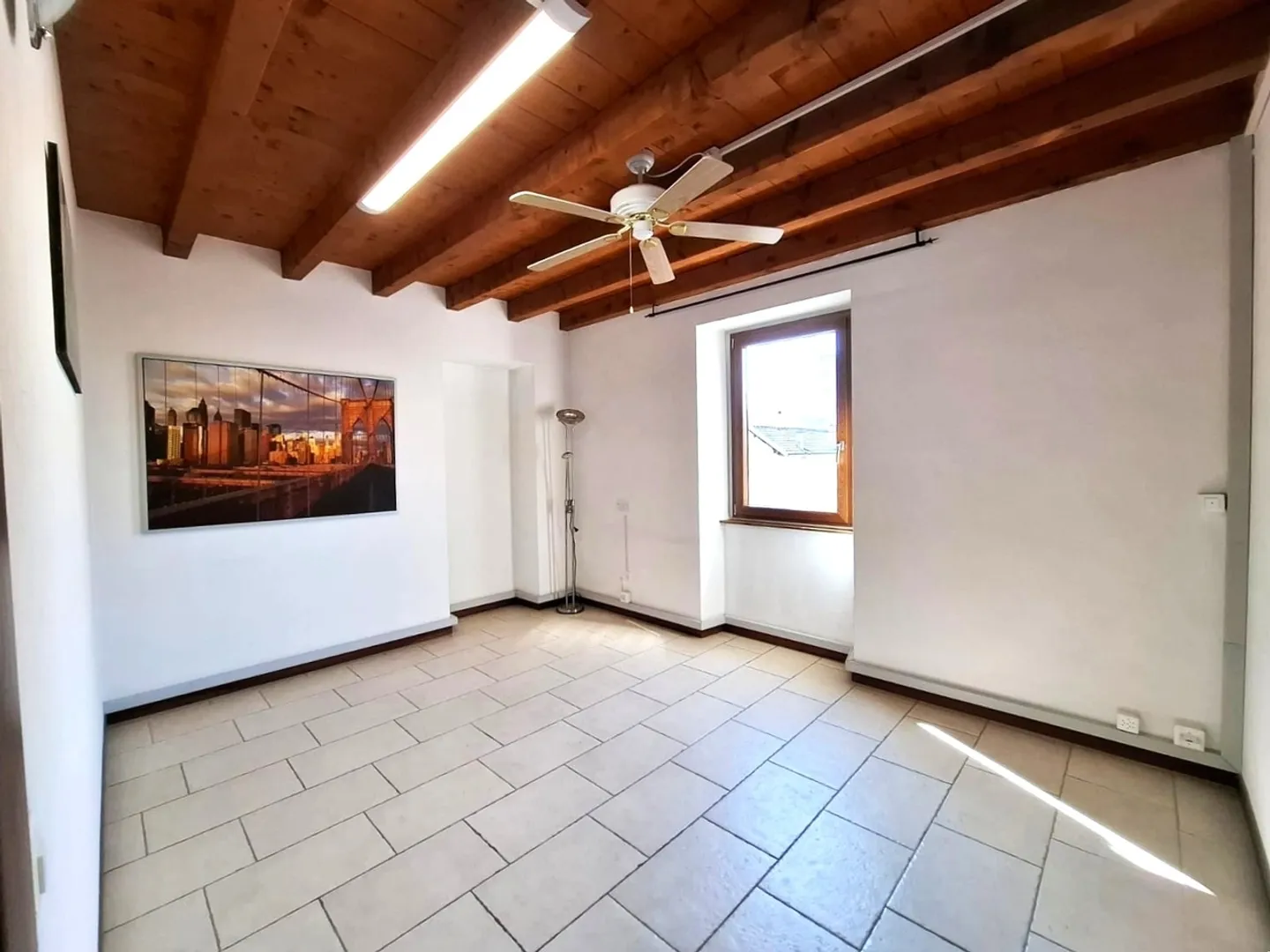 Vivere di lusso a Chiasso, nel Canton Ticino - Pratica soluzione da 250m2 - Foto 10 di 13