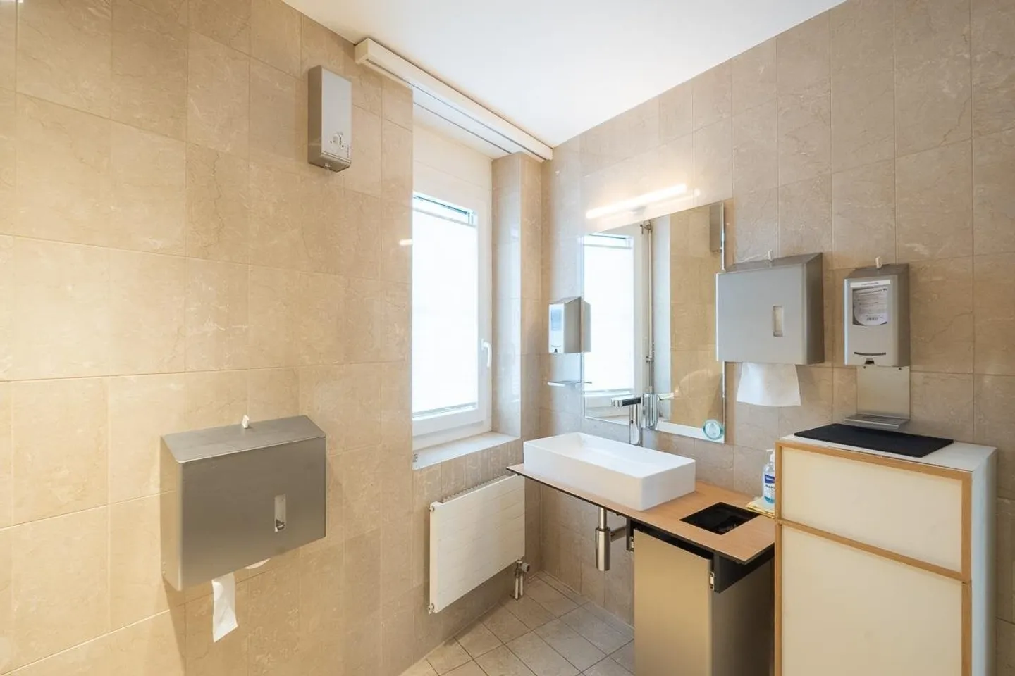 Espace de bureau/pratique prêt à emménager au 1er étage - Photo 10 sur 13