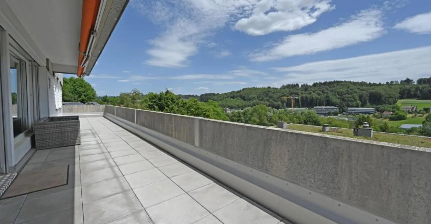 Appartamento attico di 4.5 locali con ampia vista e grande terrazza - Foto 4 di 10