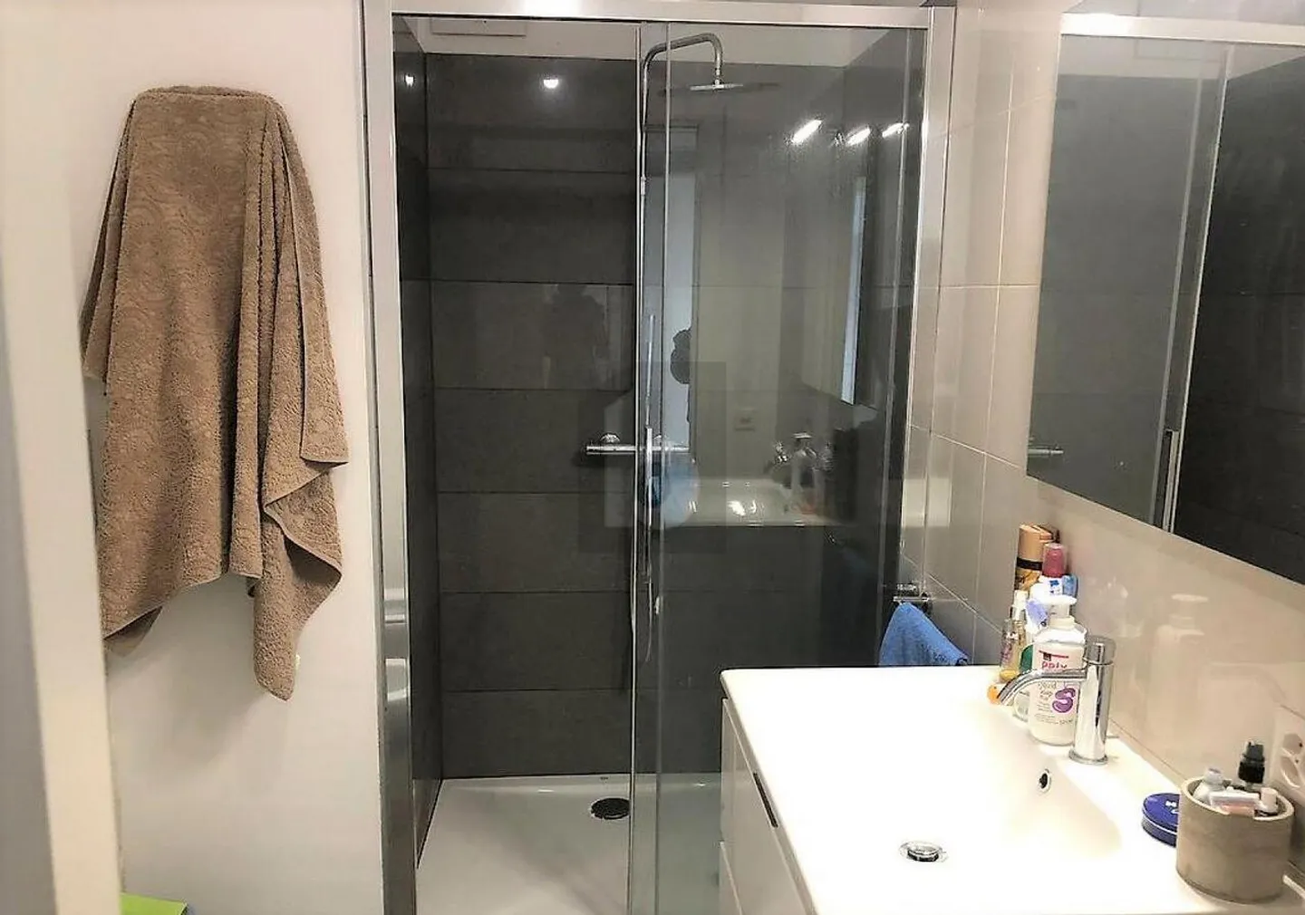 Appartamento moderno con terrazza - Foto 2 di 4
