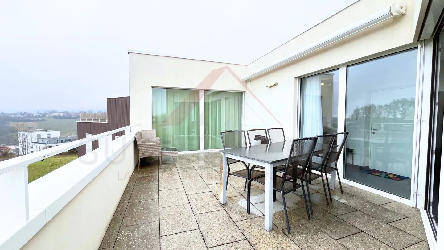 Attico eccezionale 4.5 locali (circa 108 m²) - Grande terrazza 25 m², vista libera, assoluta tranquillità e stazione a 5 min a piedi - Foto 3 di 13