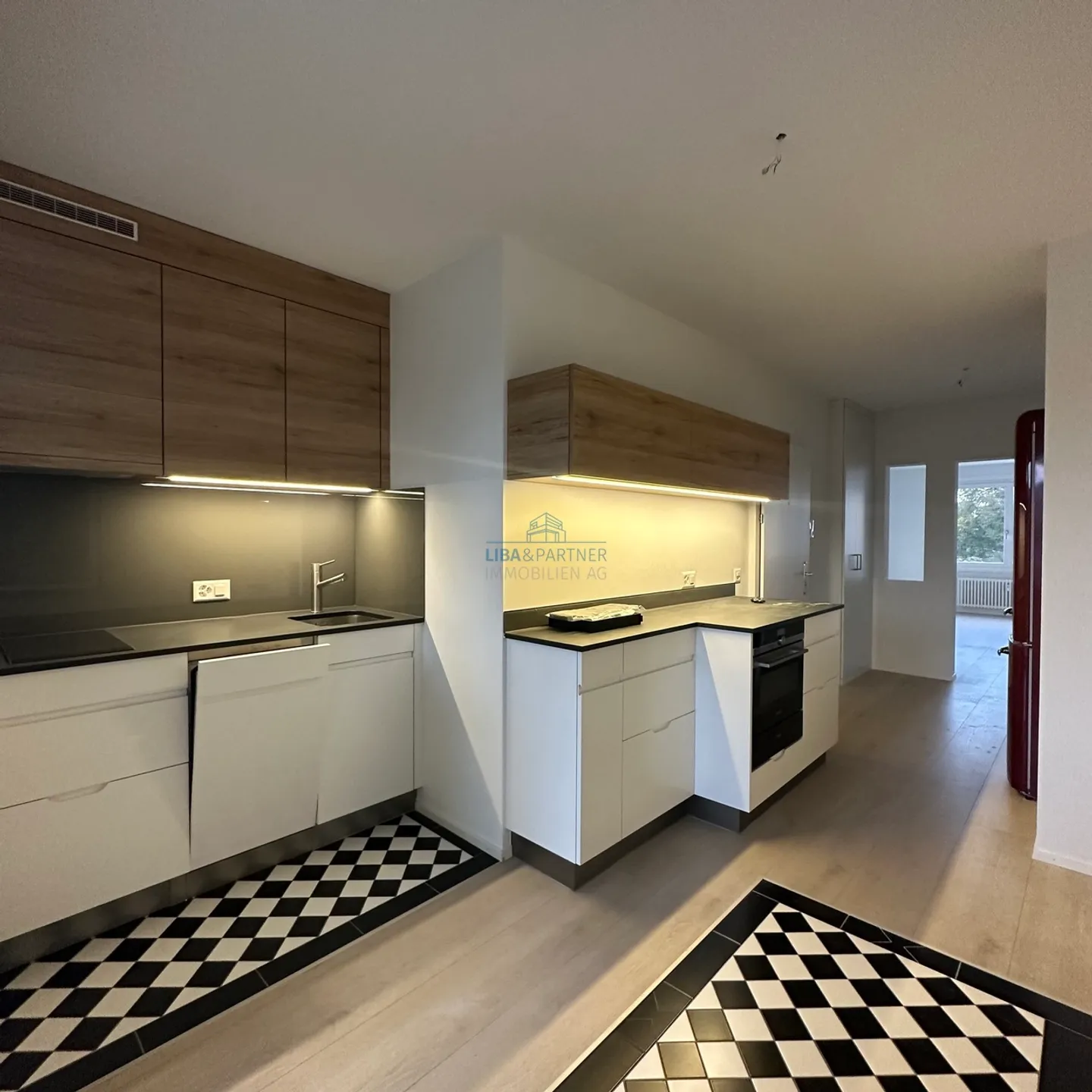 Idyllic Living Pleasure: Modern 3-Room Apartment with Winter Garden - Photo 3 of 8