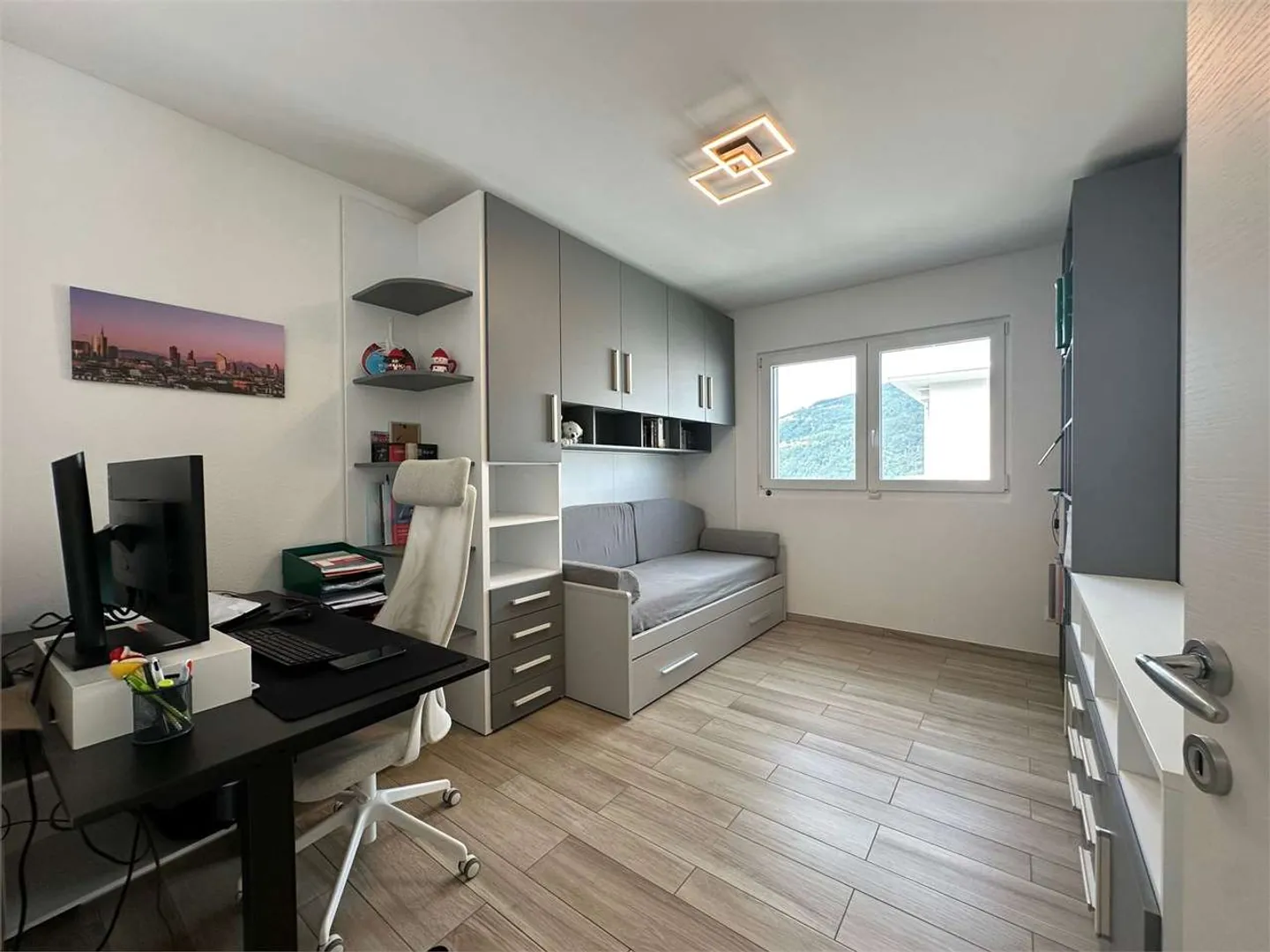 Elegant 4.5-room apartment with garden in Cadempino - Photo 6 of 12