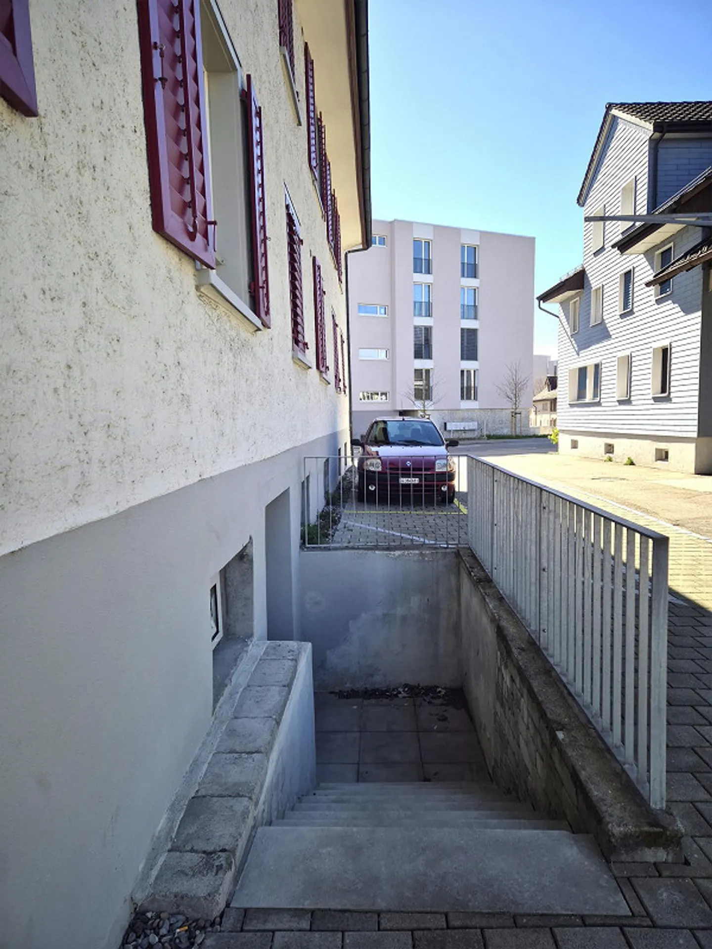 plusieurs espaces de stockage libres - Photo 2 sur 10