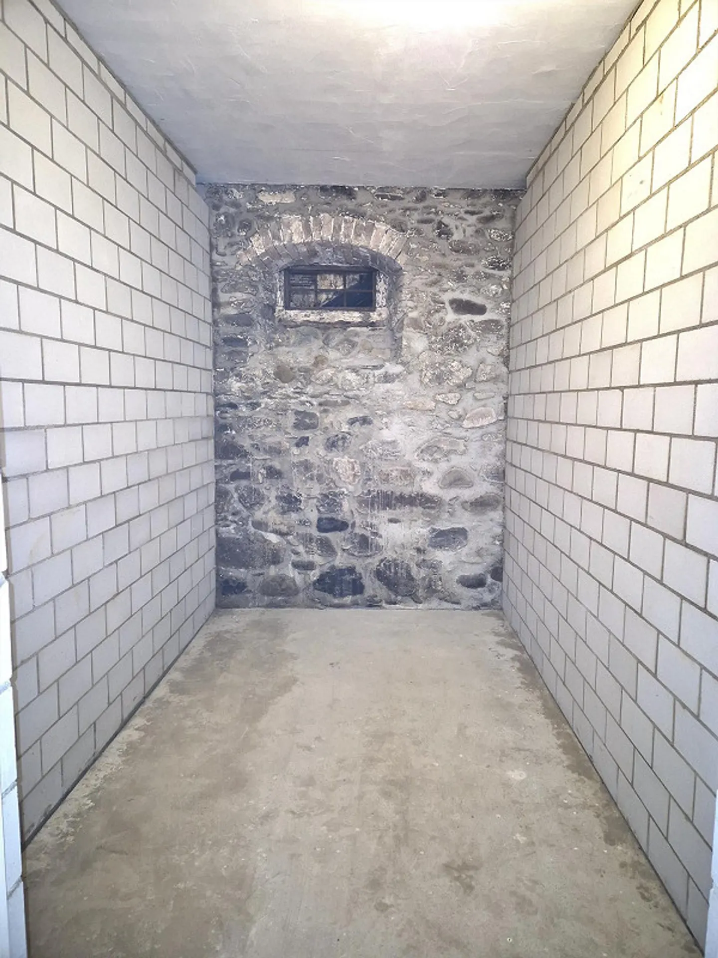 plusieurs espaces de stockage libres - Photo 6 sur 10