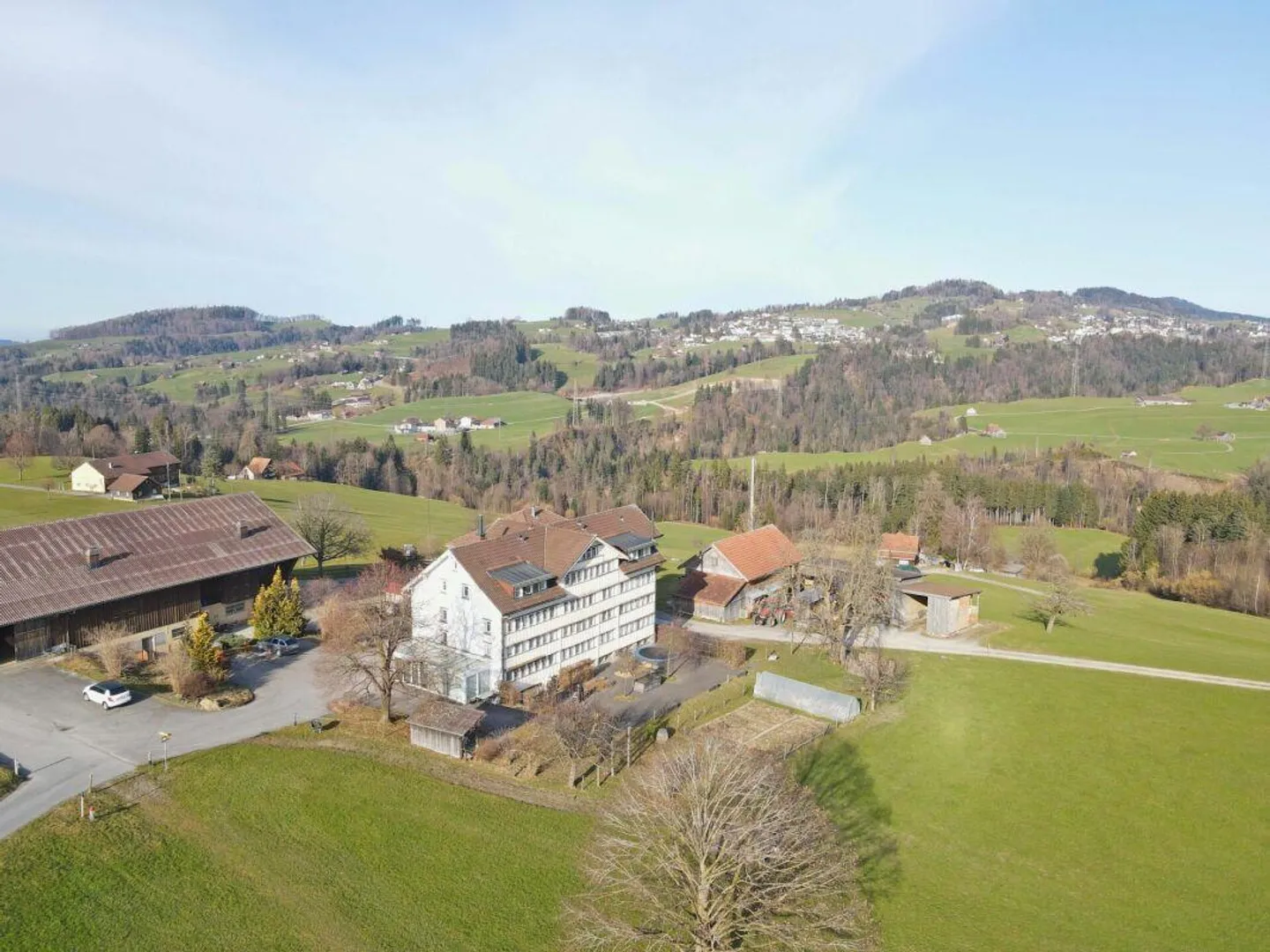 Proprietà spaziosa con potenziale di sviluppo - Foto 2 di 12