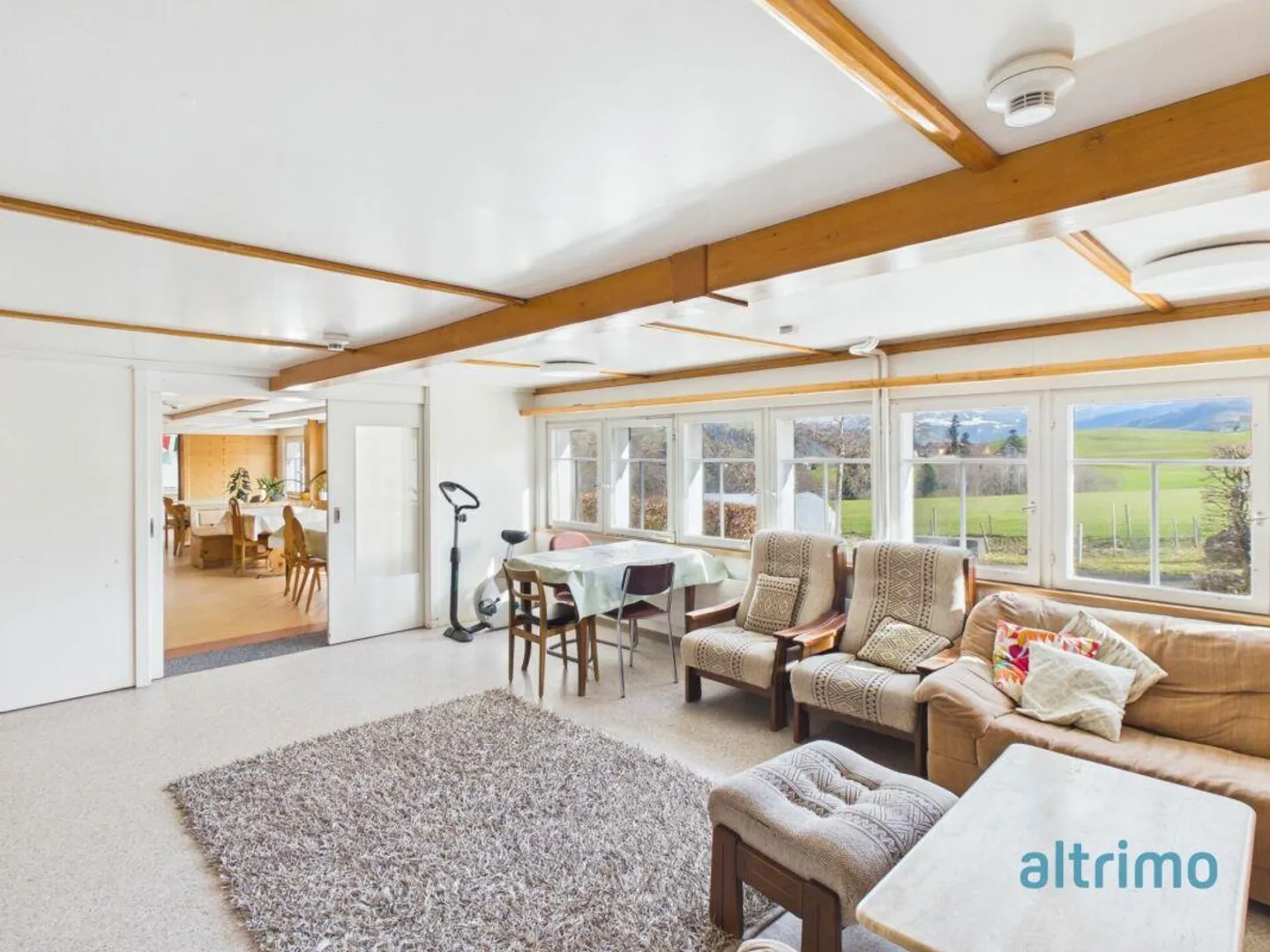 Proprietà spaziosa con potenziale di sviluppo - Foto 3 di 12