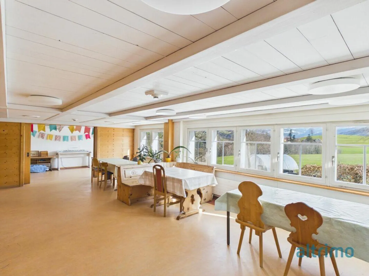 Proprietà spaziosa con potenziale di sviluppo - Foto 4 di 12