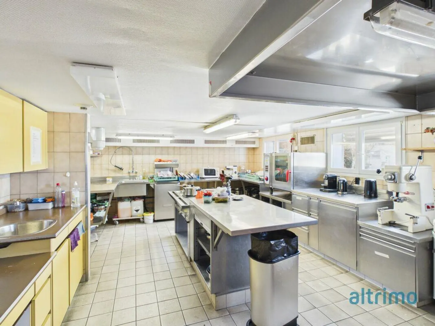 Proprietà spaziosa con potenziale di sviluppo - Foto 5 di 12