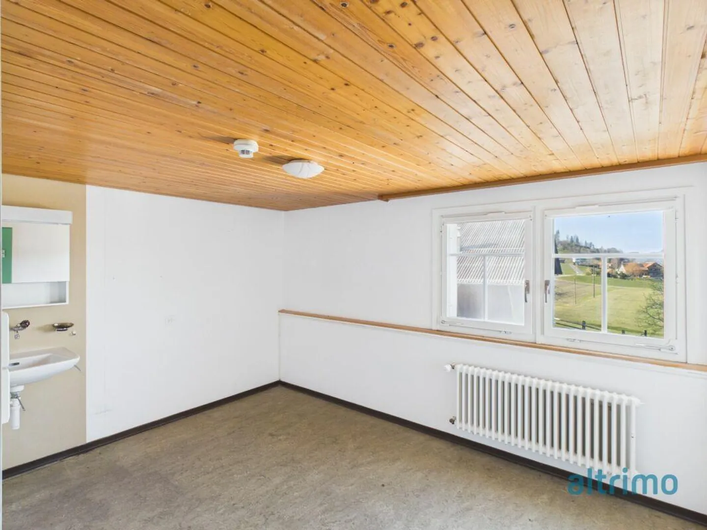 Proprietà spaziosa con potenziale di sviluppo - Foto 8 di 12