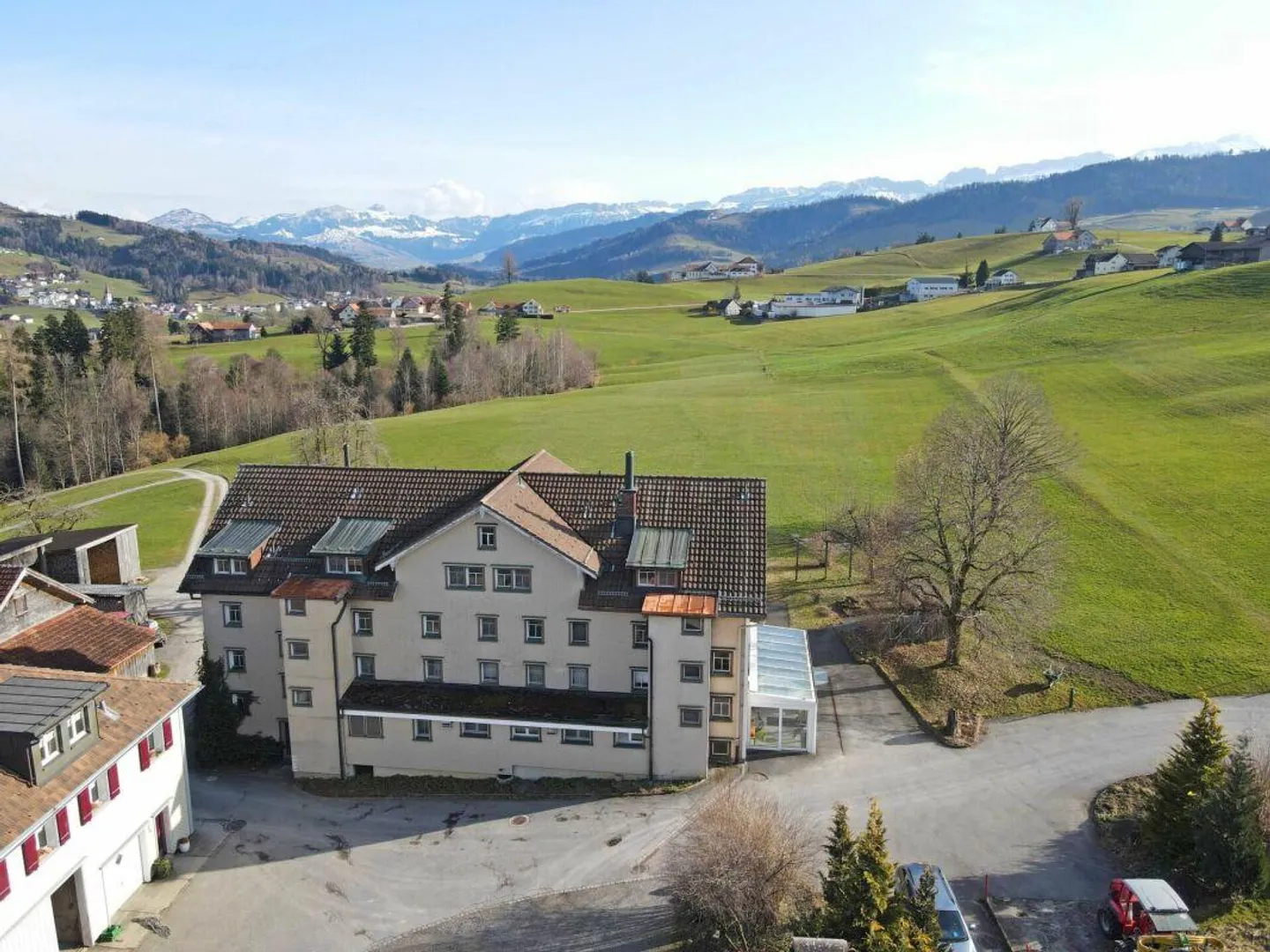 Proprietà spaziosa con potenziale di sviluppo - Foto 10 di 12