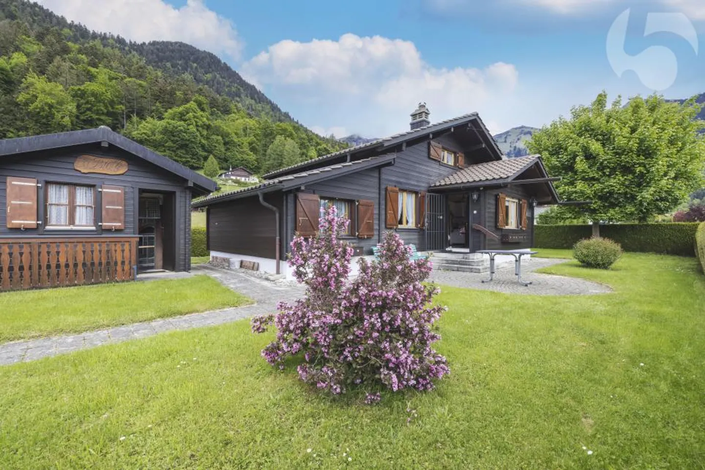 Chalet for sale - Photo 1 of 8