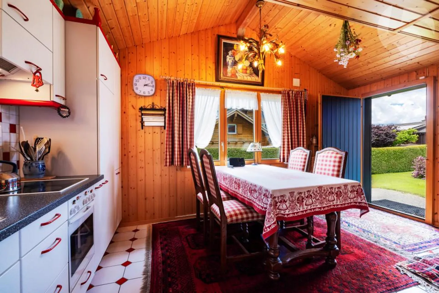 Chalet for sale - Photo 2 of 8