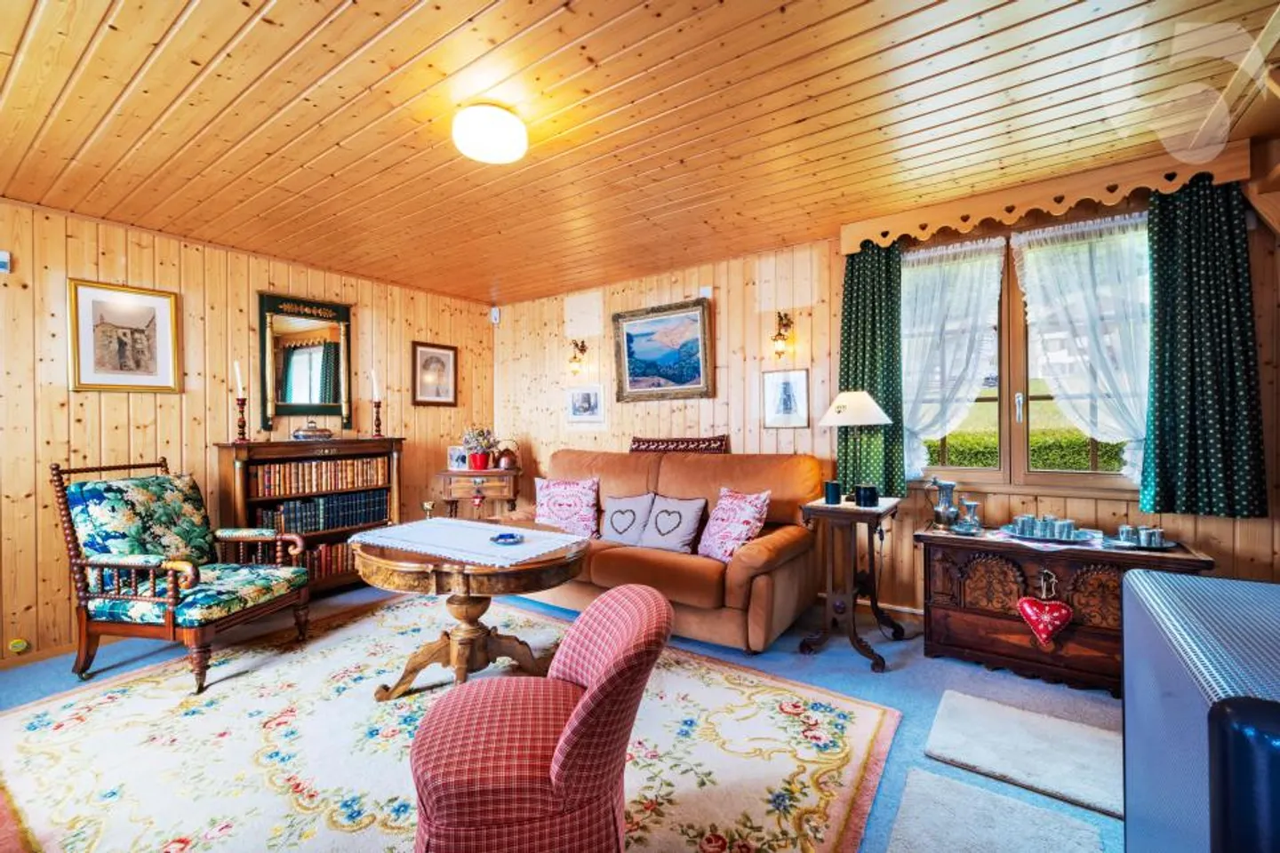 Chalet for sale - Photo 4 of 8