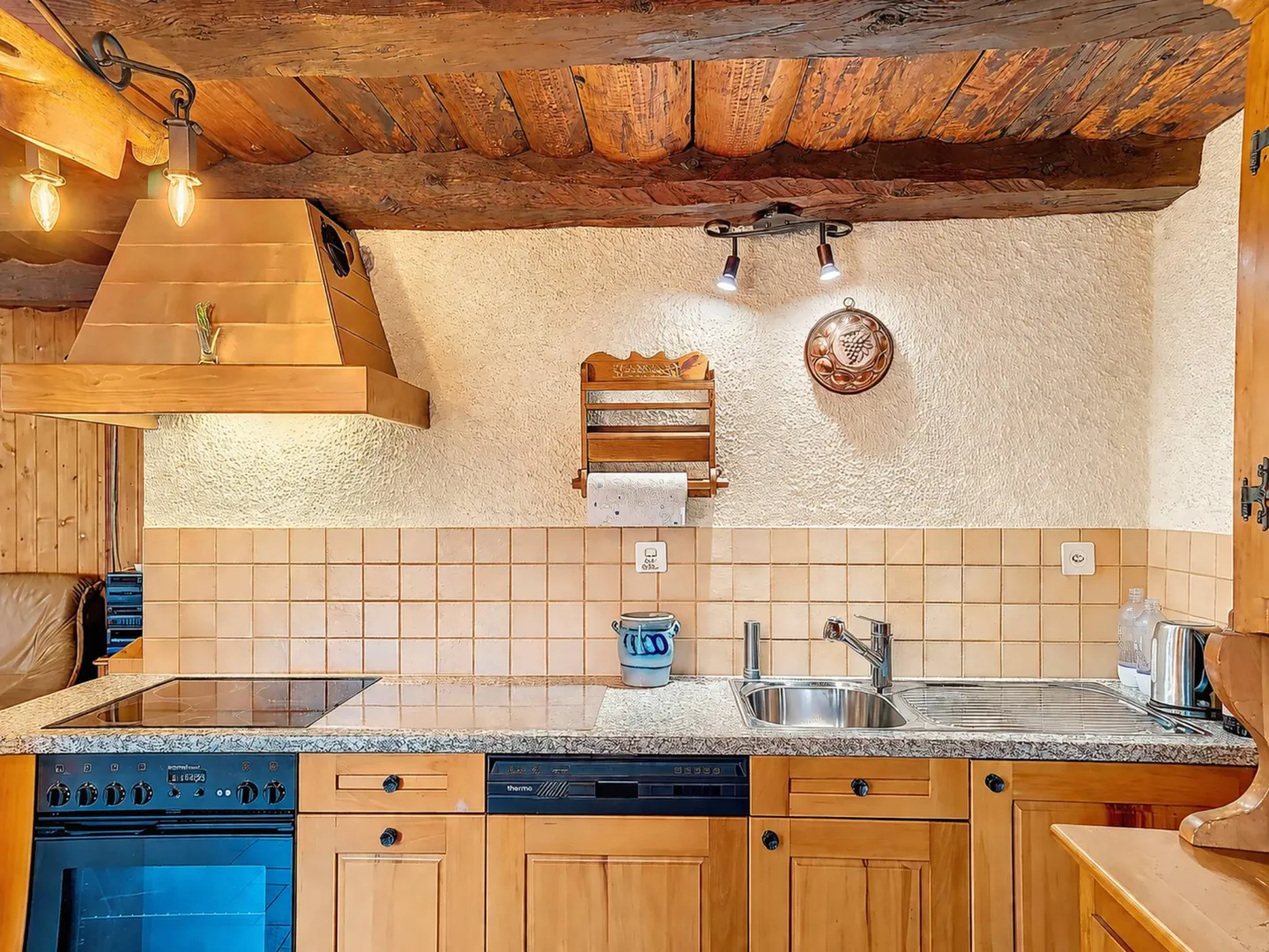 Characterful Chalet in Mayens-de-Chamoson - Photo 3 of 9