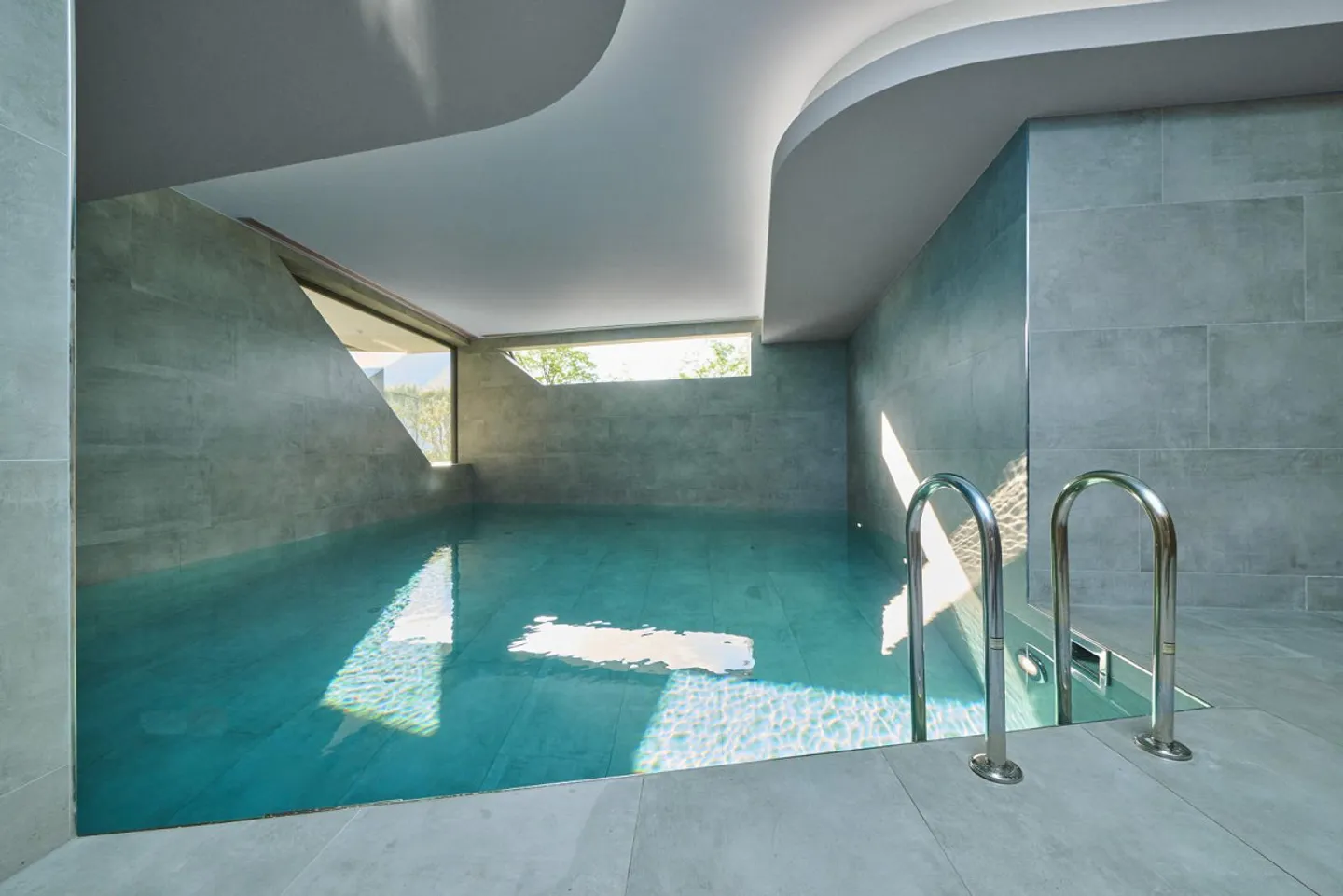 2.5 rooms with a 100 m2 garden with lake view - Photo 1 of 10