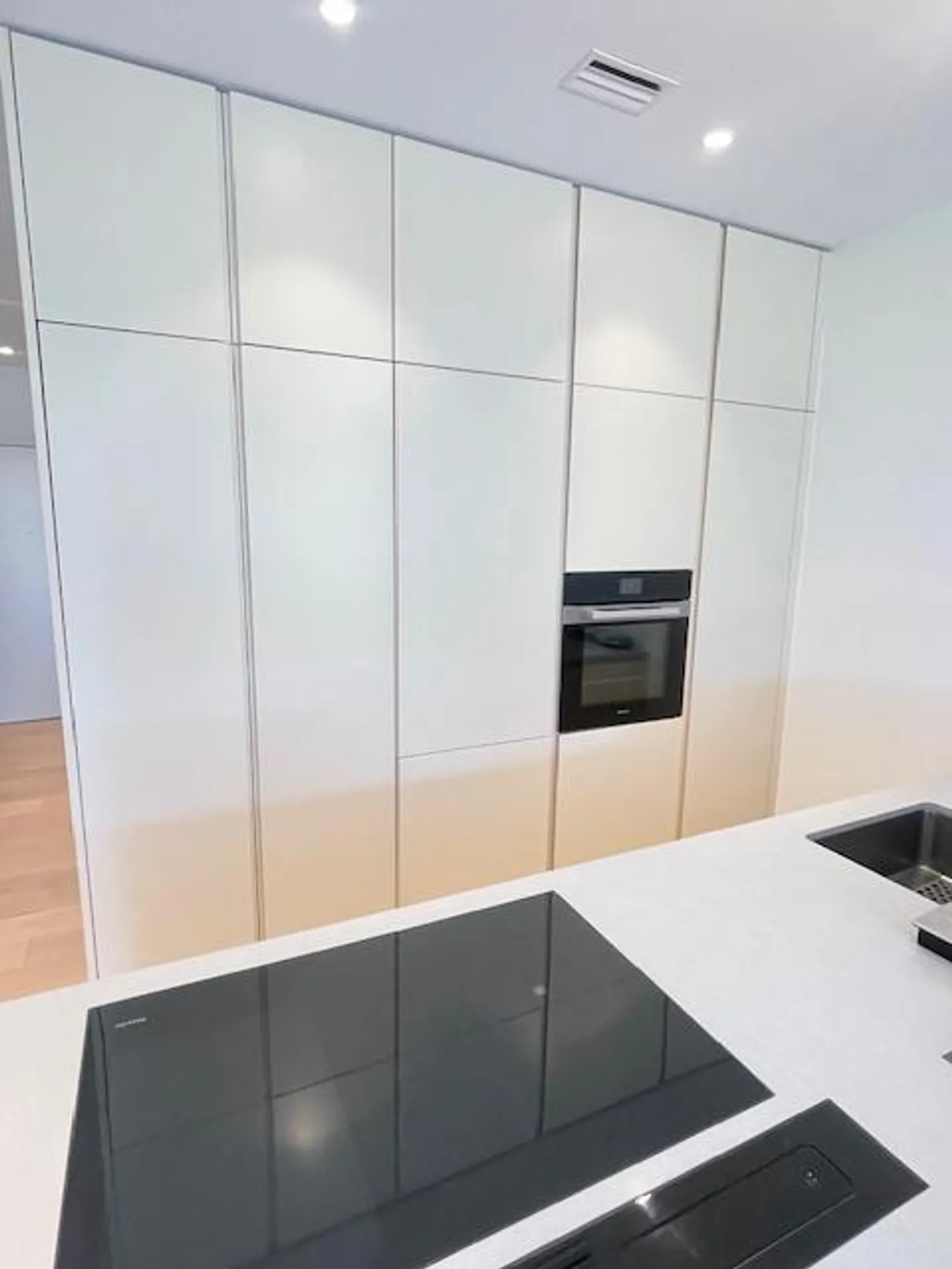 2.5 rooms with a 100 m2 garden with lake view - Photo 2 of 10