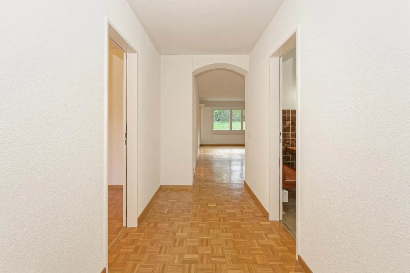Bestandesliegenschaft mit vielseitigem Baupotenzial an bevorzugter Lage in Zürich-Affoltern - Foto 7 von 12