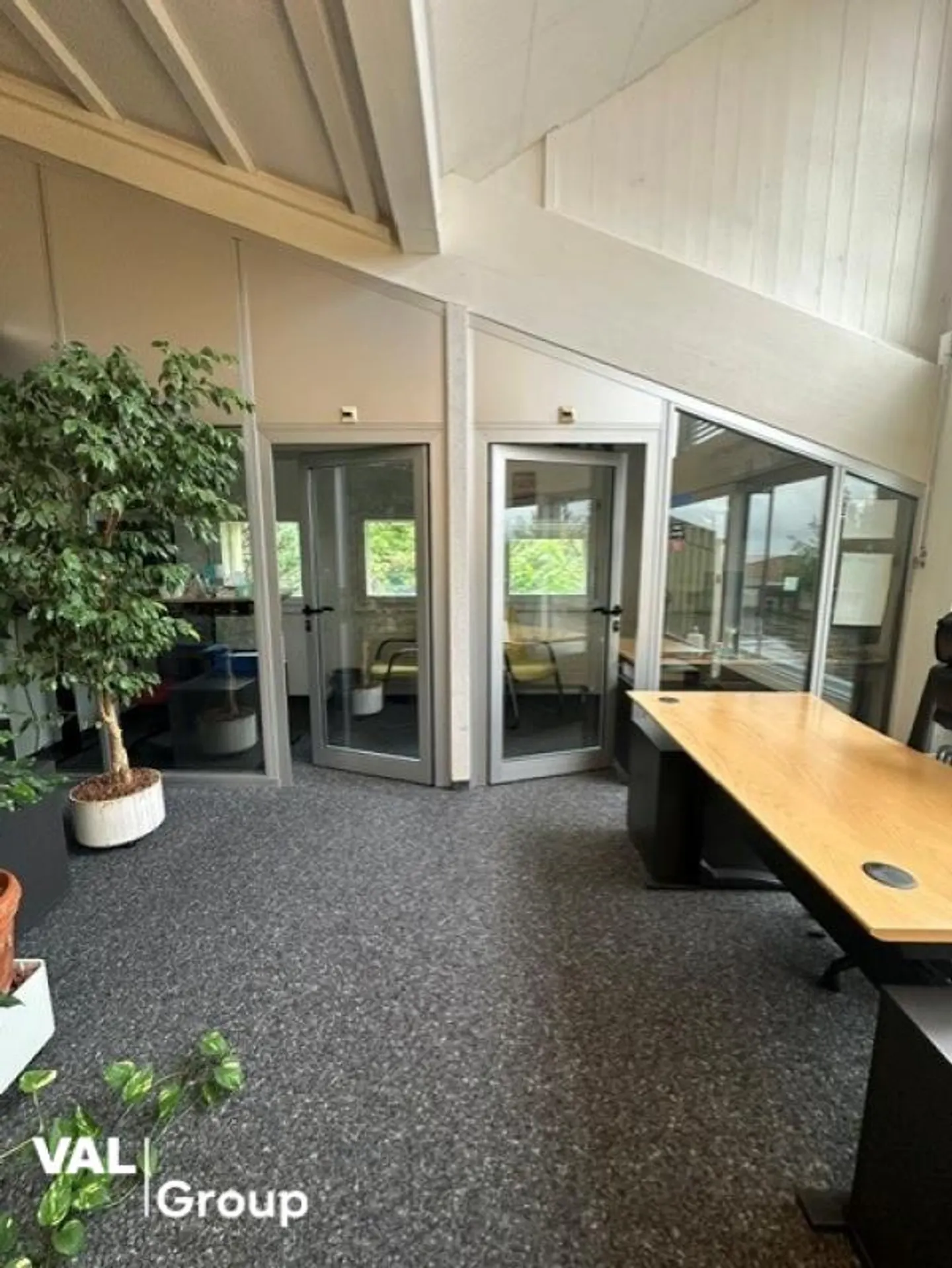 Bureau spacieux avec vue sur le lac - Photo 2 sur 8